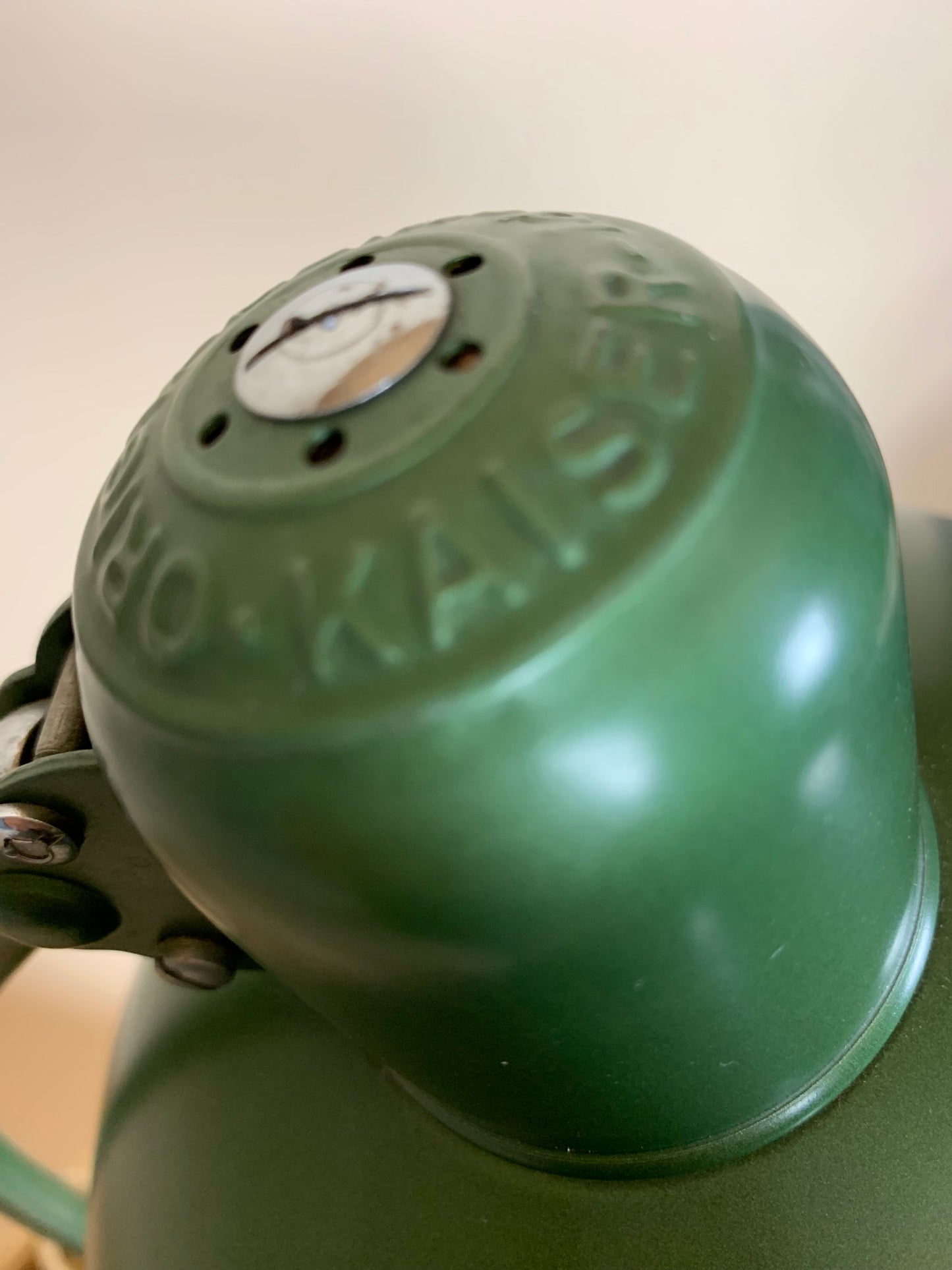 Grøn Kaiser Idell lampe - designet af Christian Dell