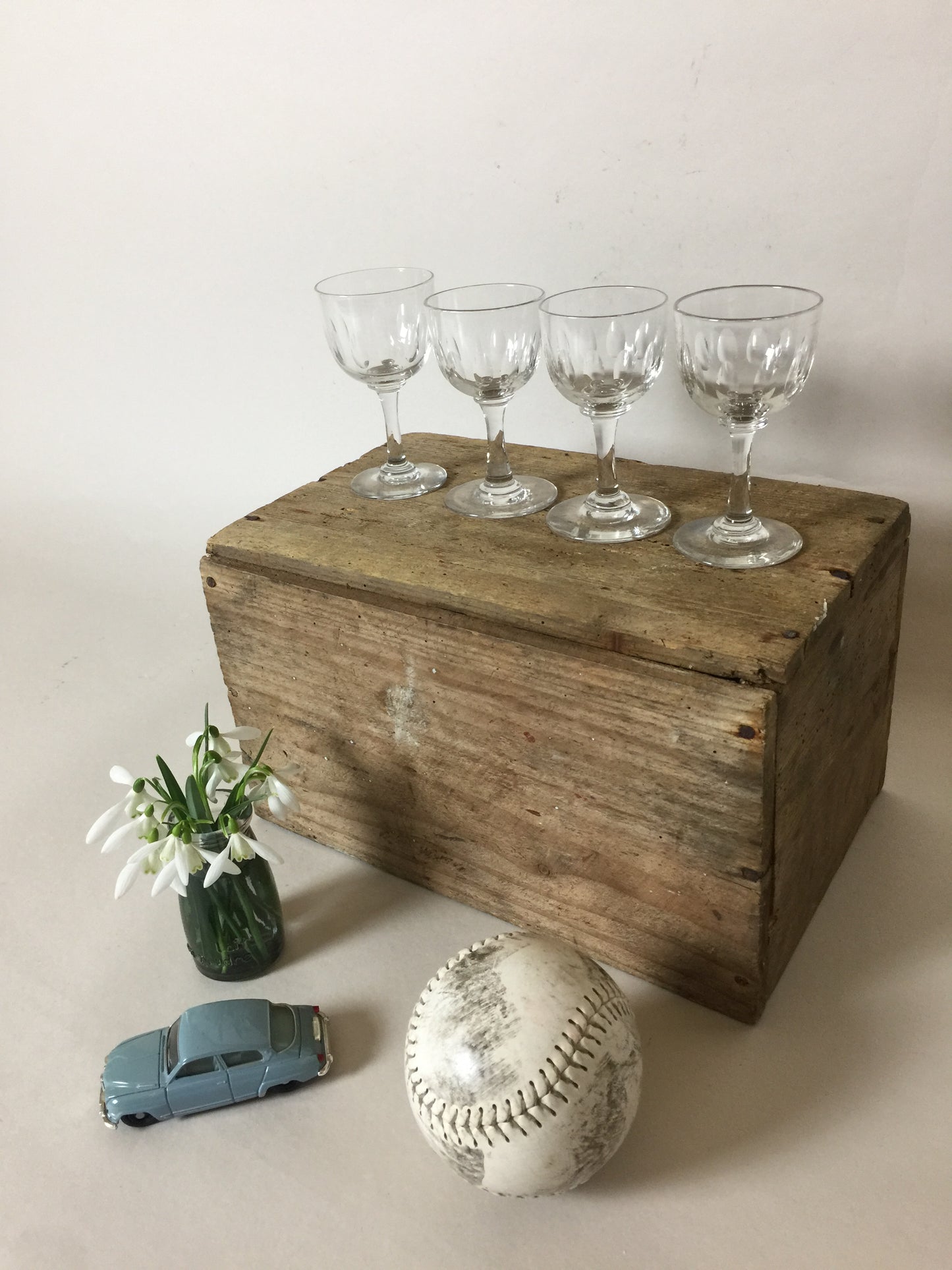 Fire smukke gamle glas