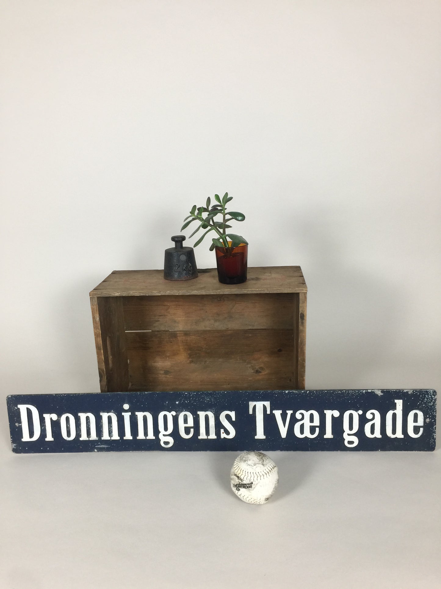 Vejskilt med royal historie