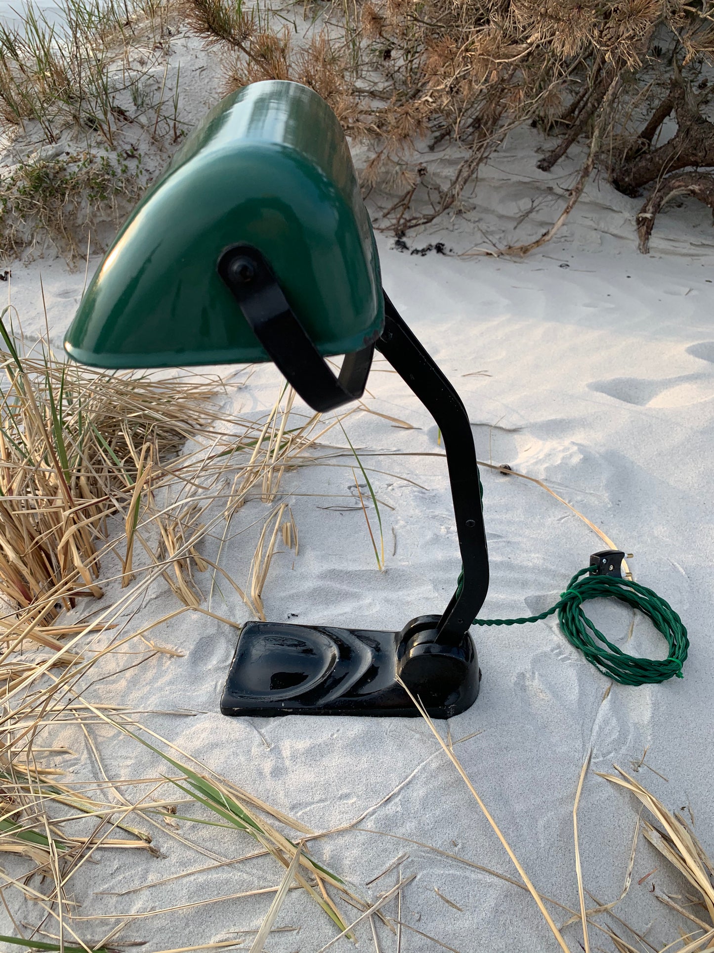 Notarlampe med grøn emaljeskærm