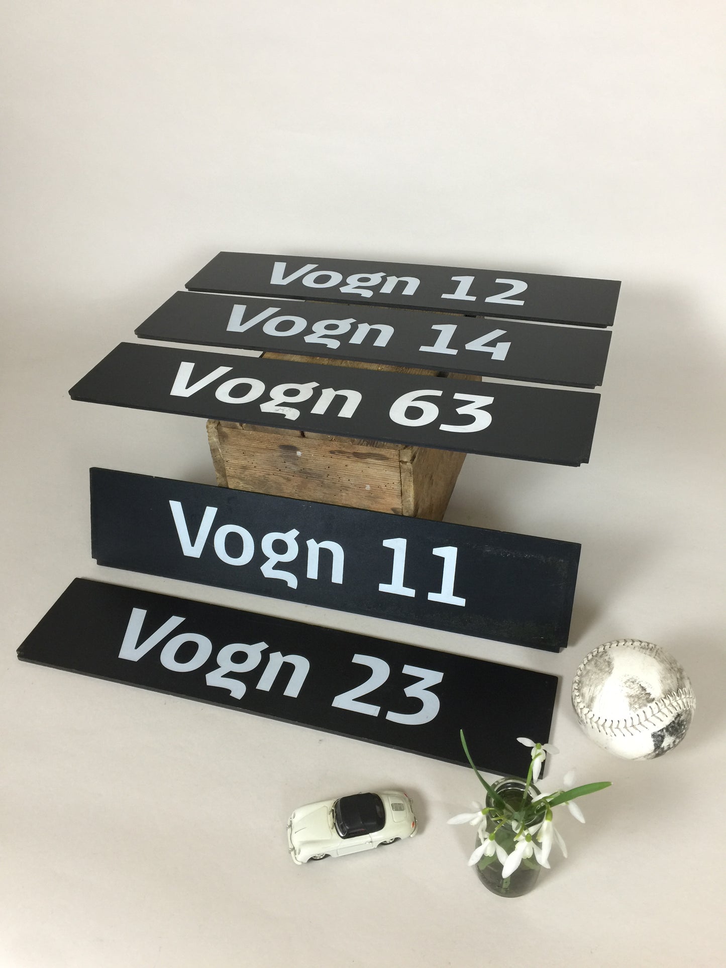 Skønne skilte fra DSB tog (prisen er for alle fem)