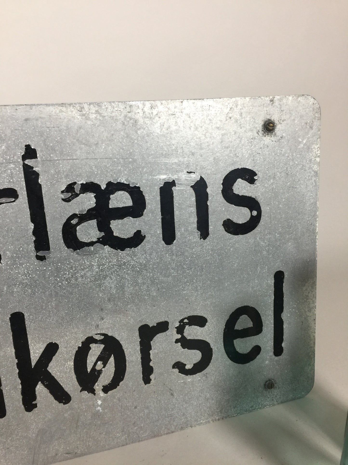 Sjovt og råt skilt