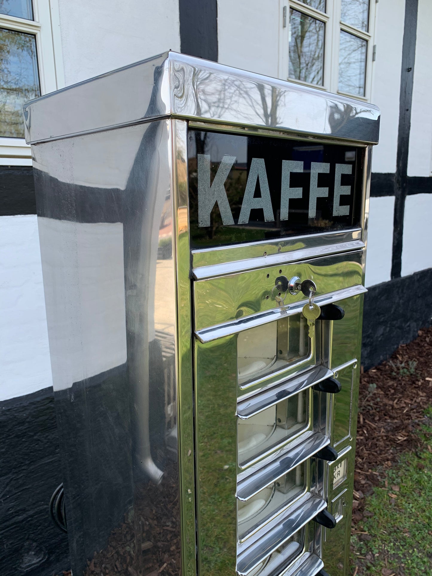 Fin og sjældent eksemplar af Wittenborg automat med lys.