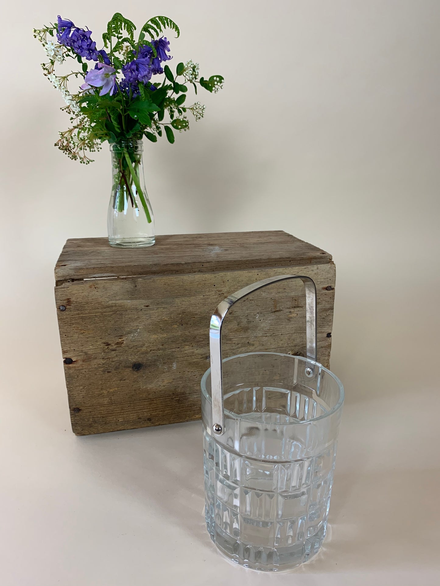Isspand i glas med mønster og hank