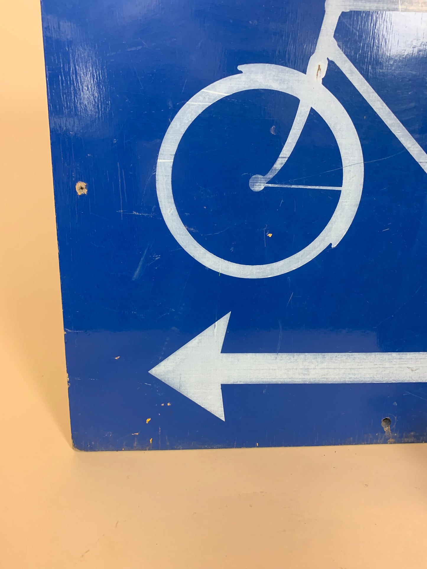 Dekorativt cykel skilt i træ