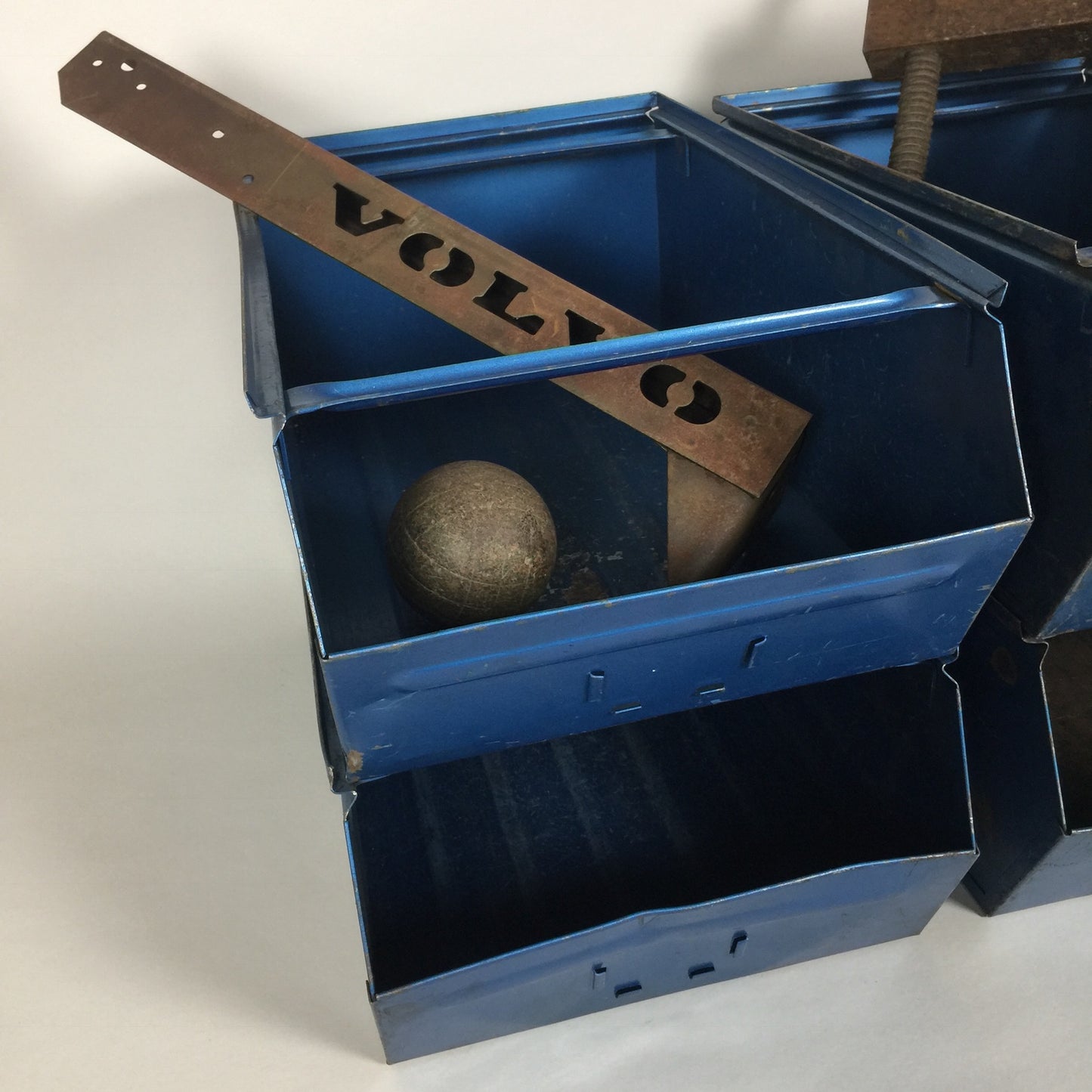 Rå og lækker metalkasse (prisen er pr. stk.)