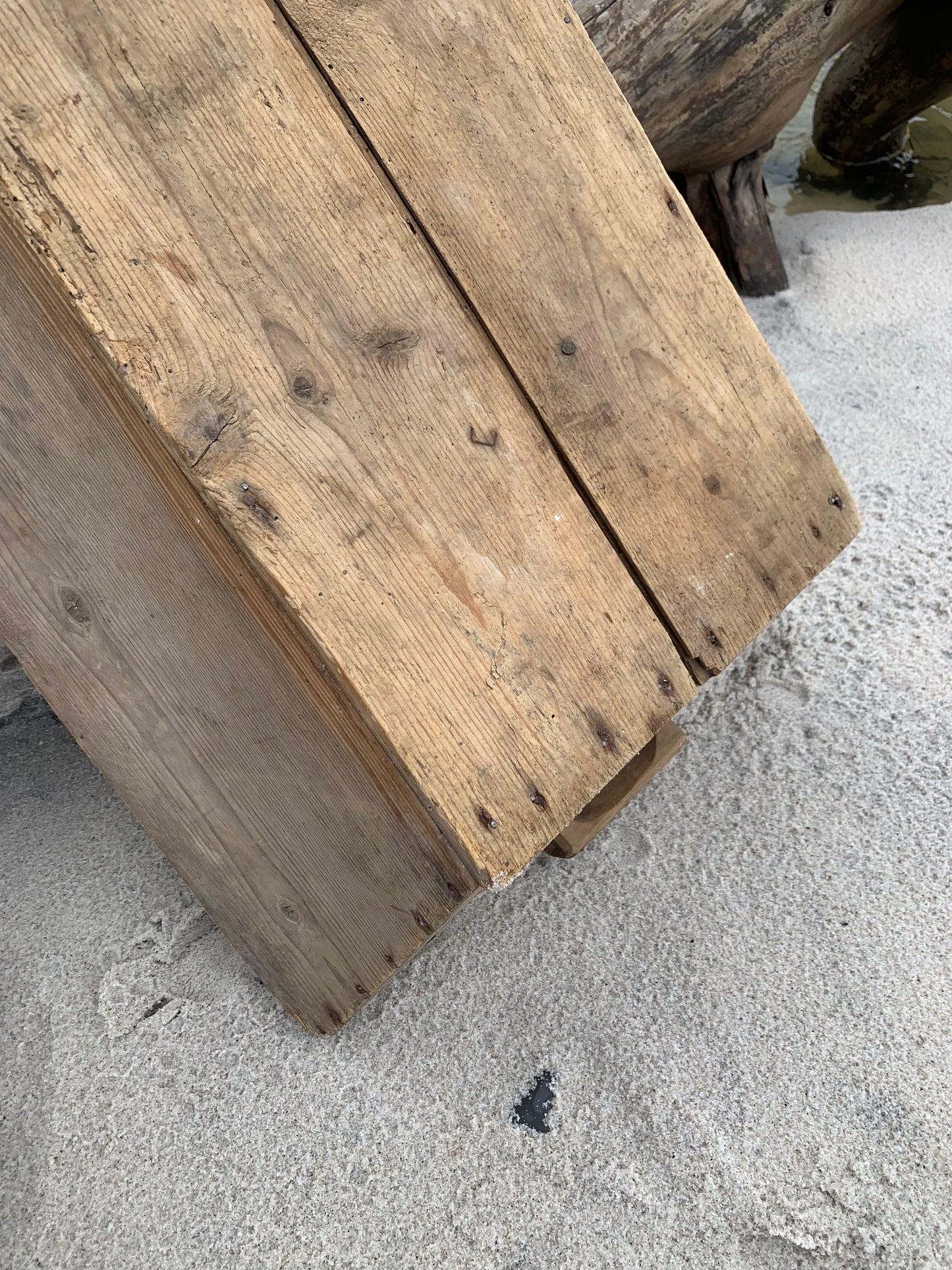 Trug i træ med greb