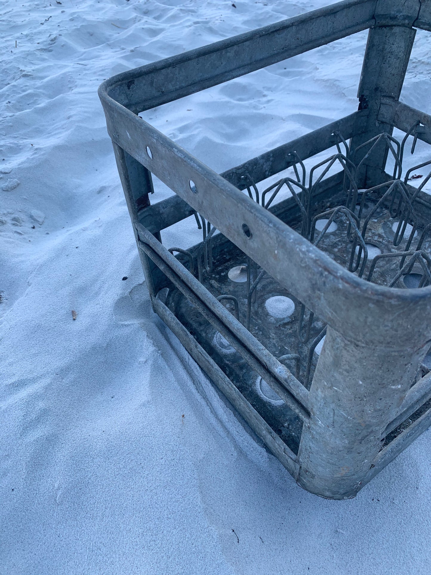 Skøn metalkasse til flasker