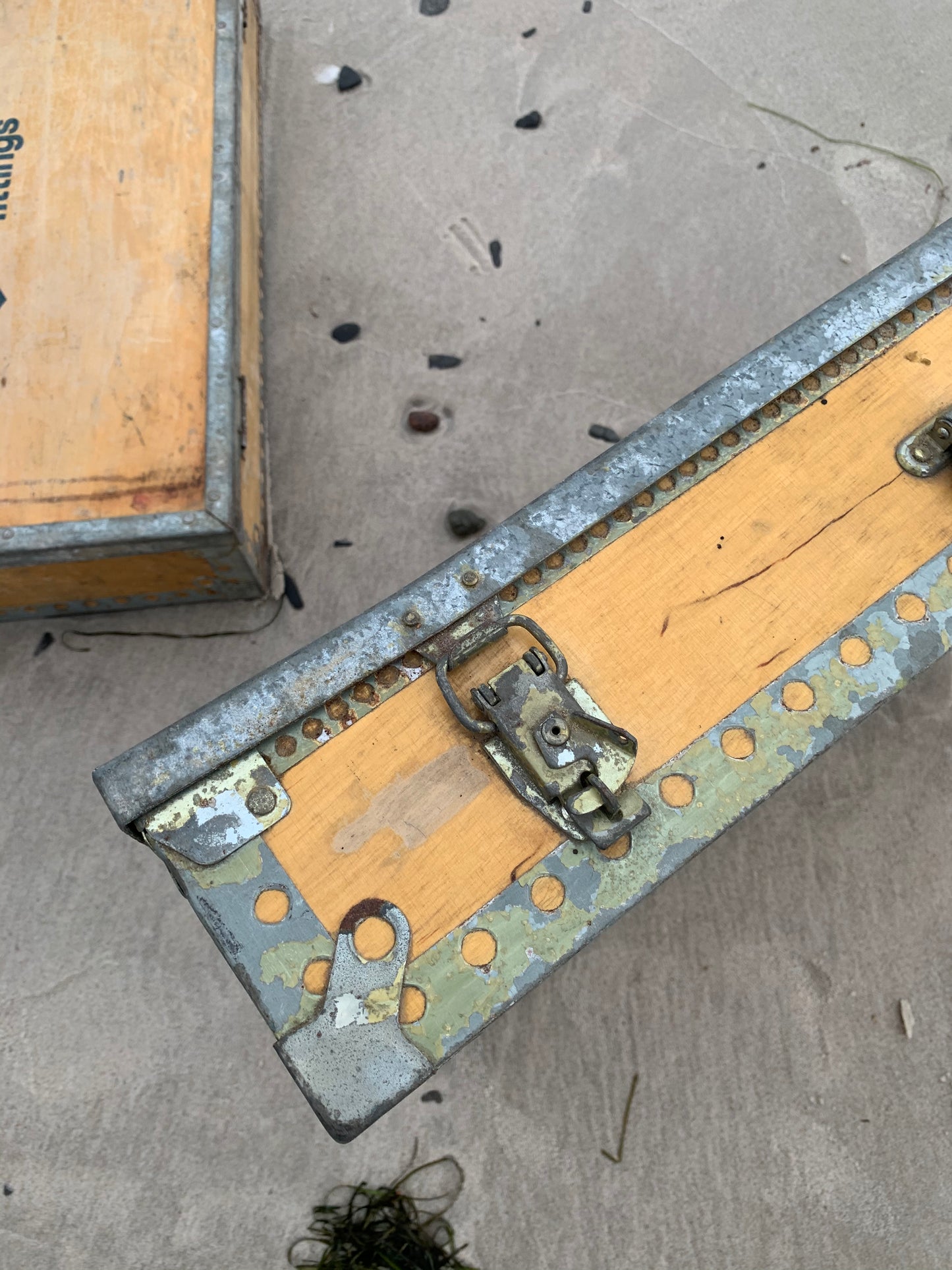 Trækuffert med rum og metalkanter - Sælges enkeltvis