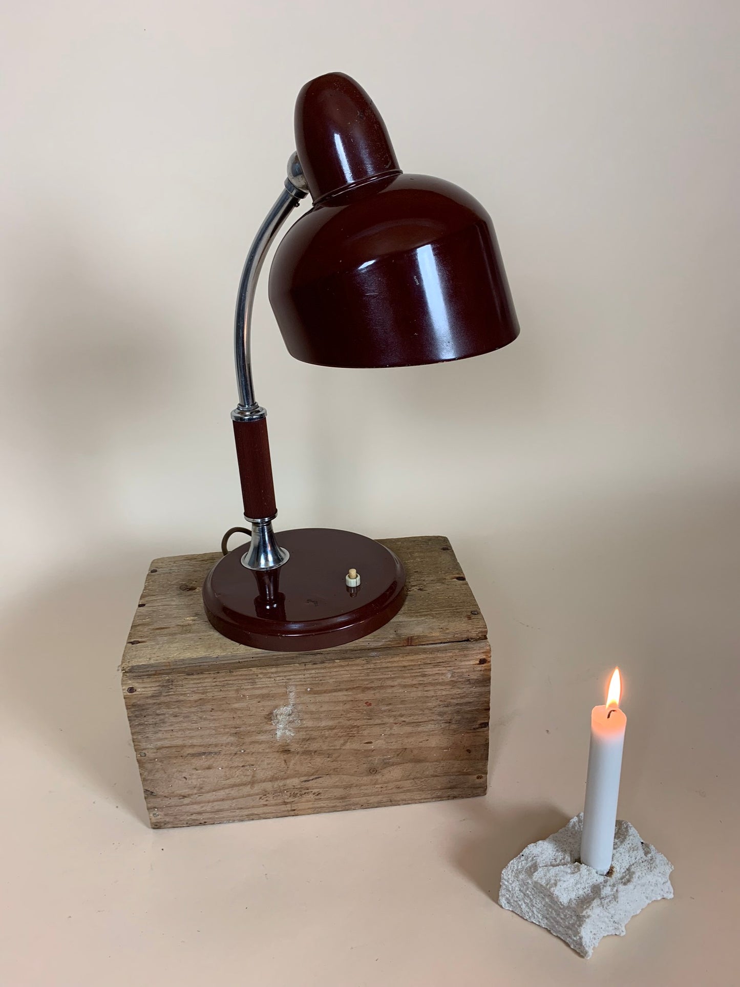 Escolux bordlampe i brun