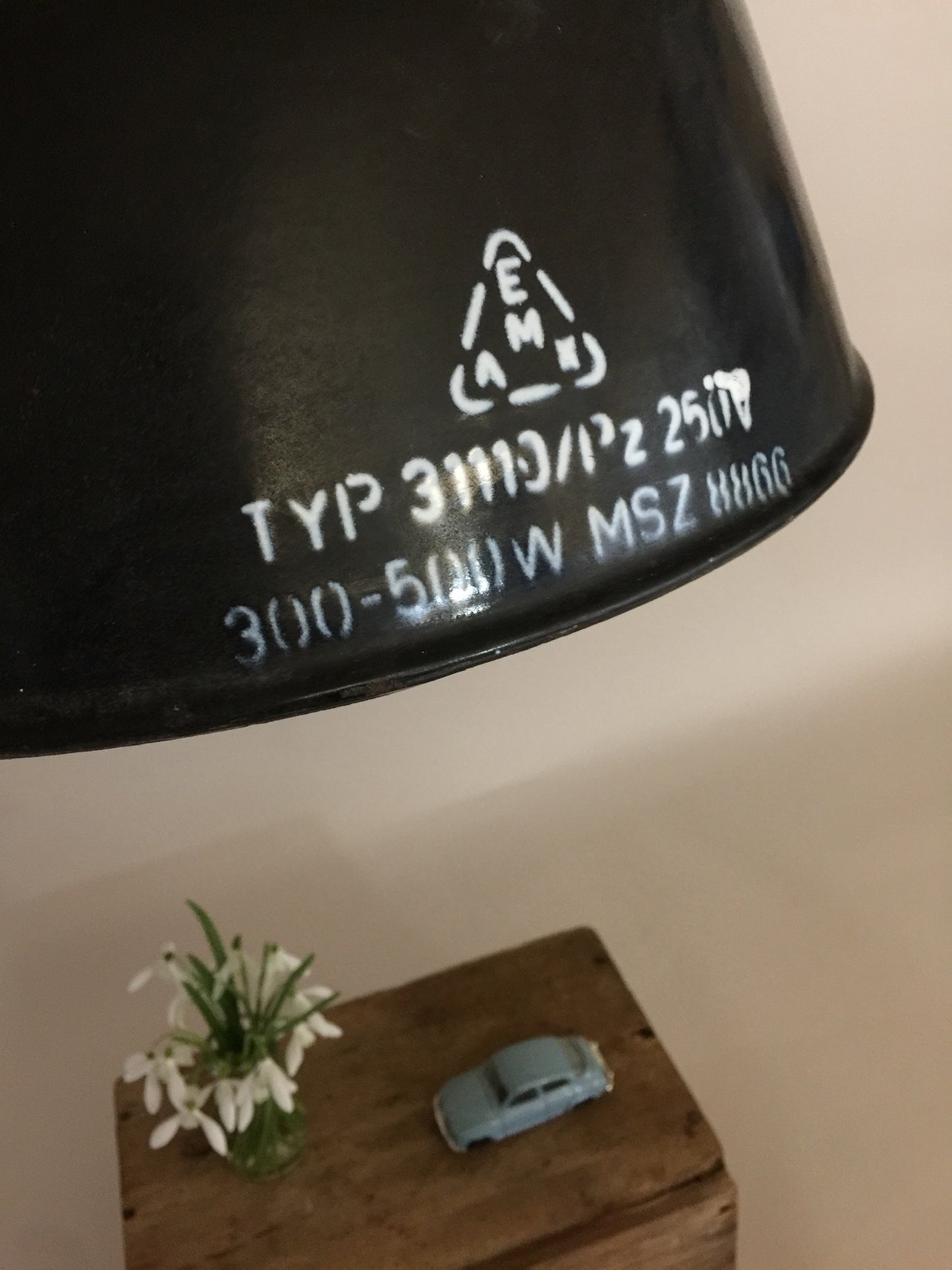 Rå og industriel lampe