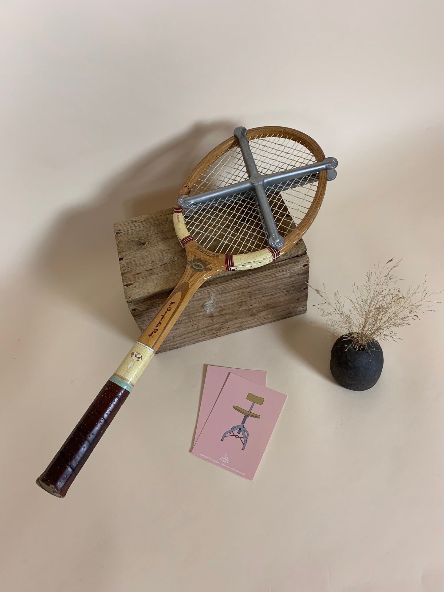 Dekorativ gammel tennisketcher
