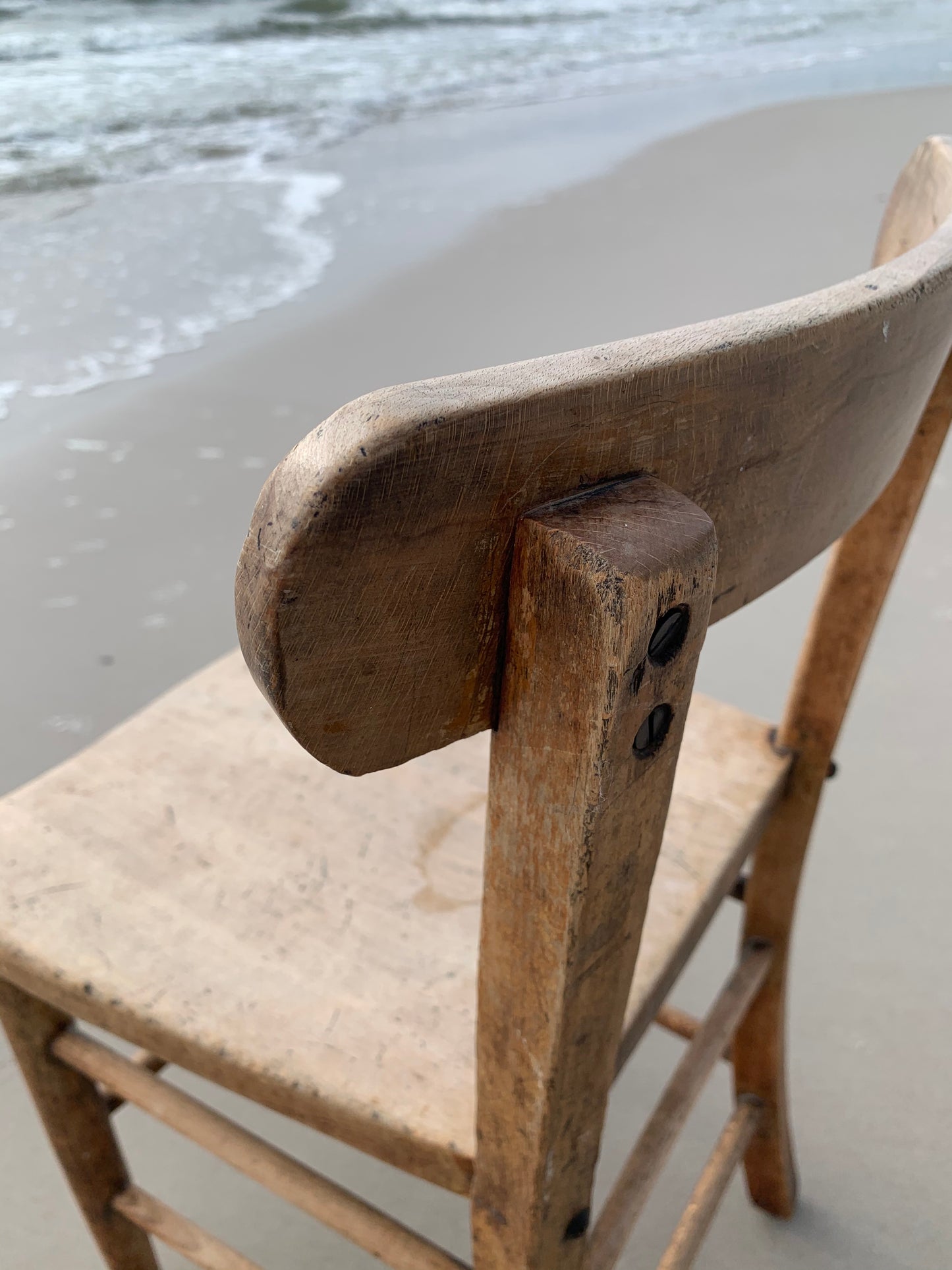 Børnestol med en sjældent set lækker patina