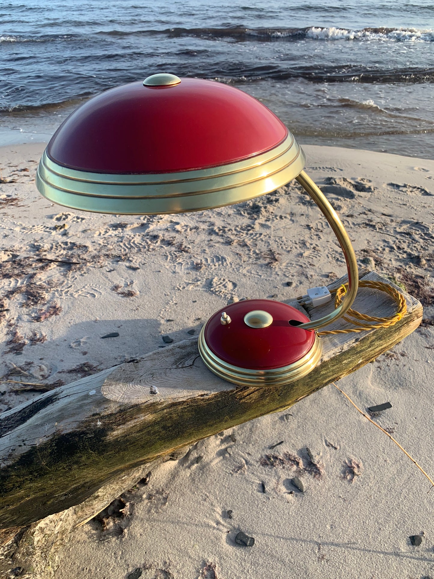 Helo bordlampe - Rød/messing