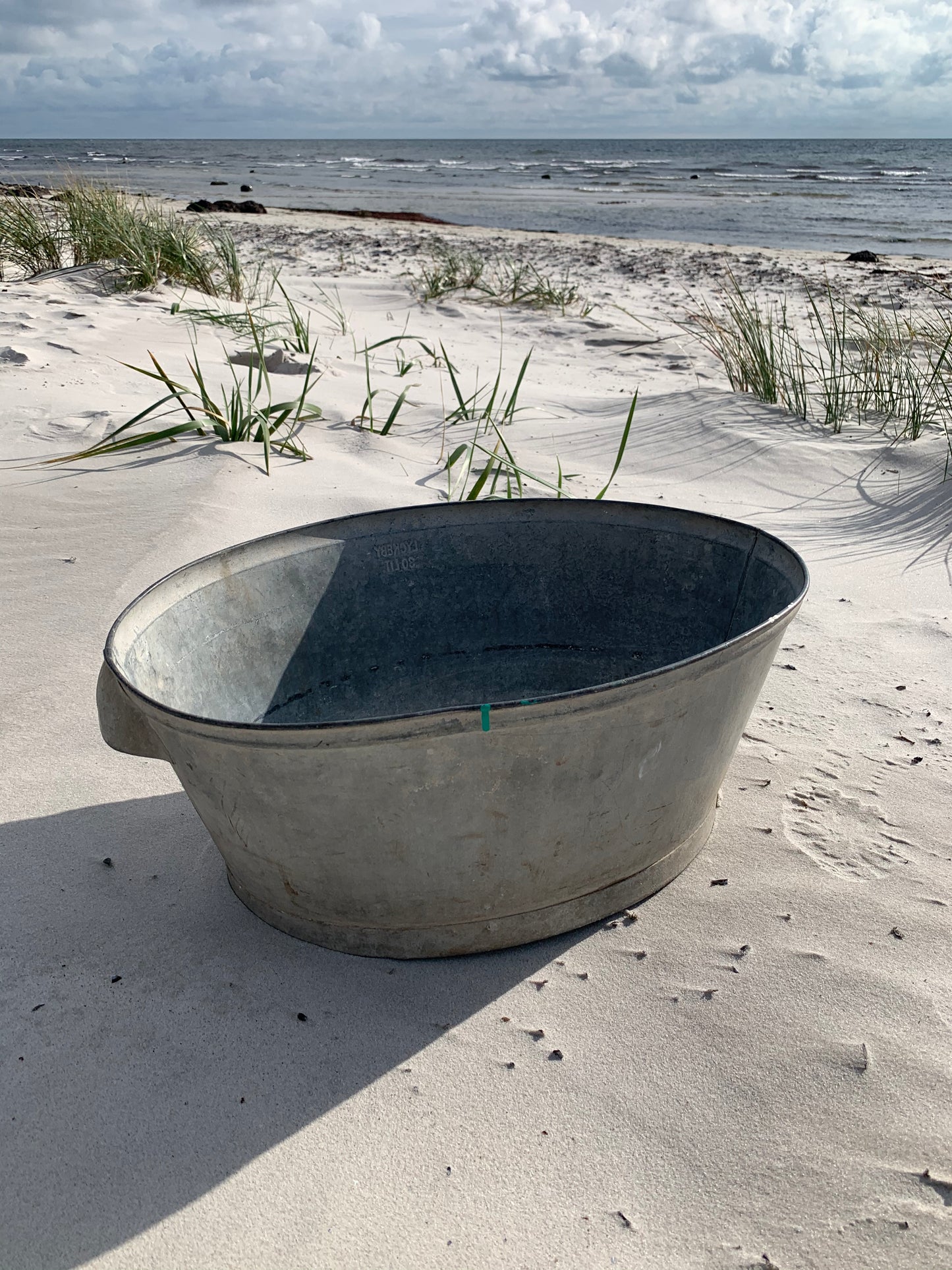 Flot gammel zinkbalje med fine detaljer