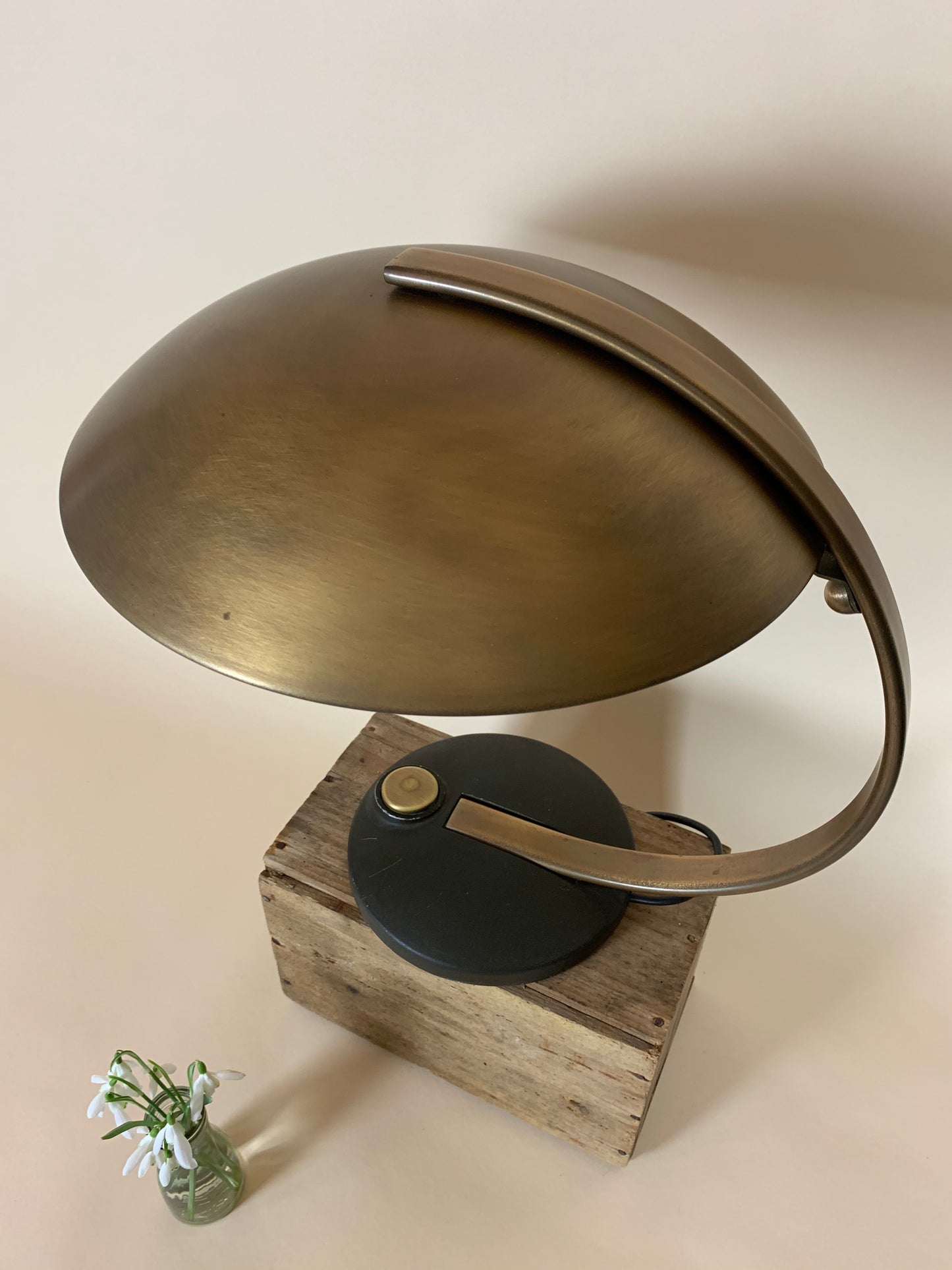 Egon Hillebrand messinglampe med sort fod