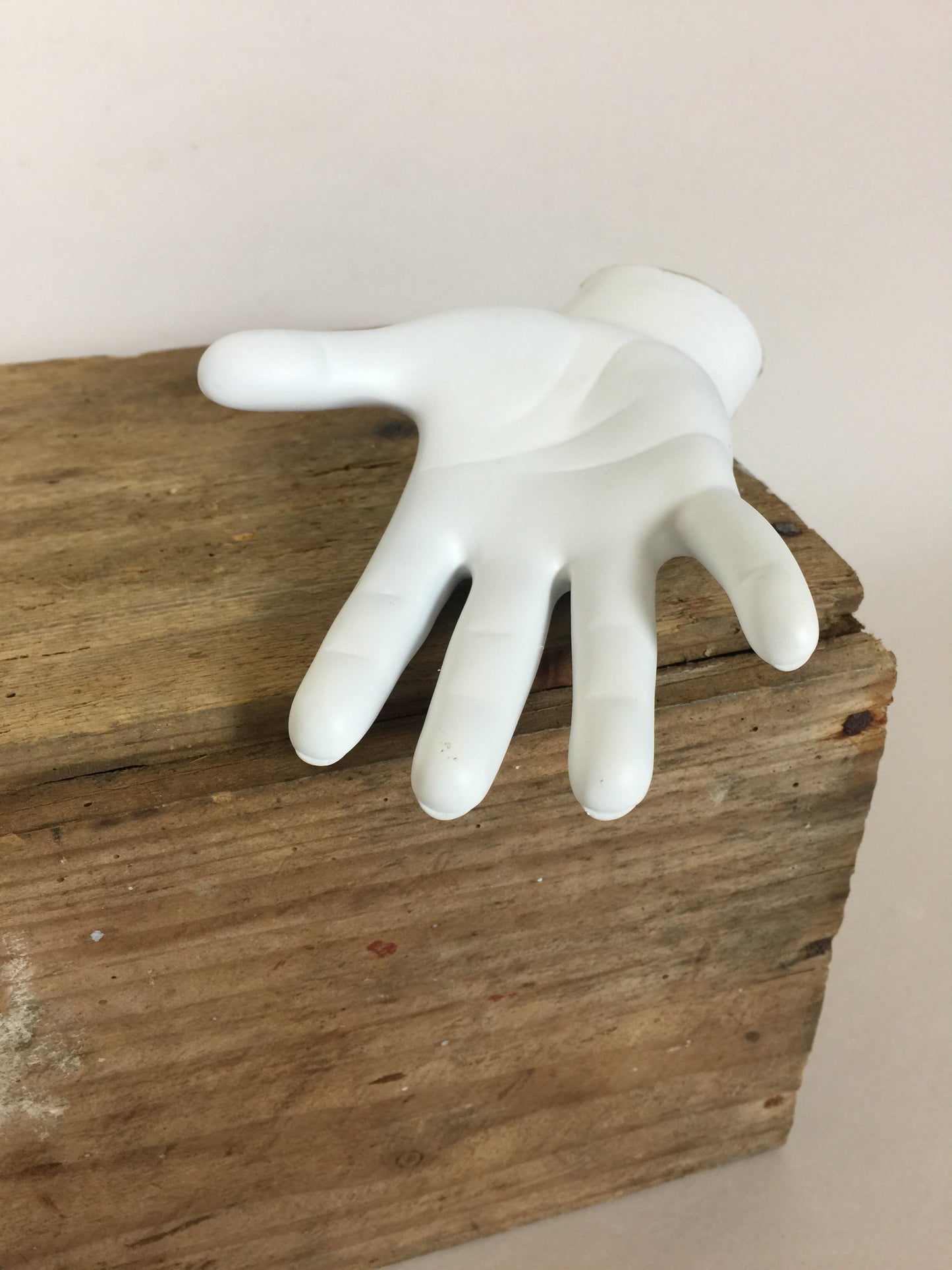 Barnehånd med fine detaljer