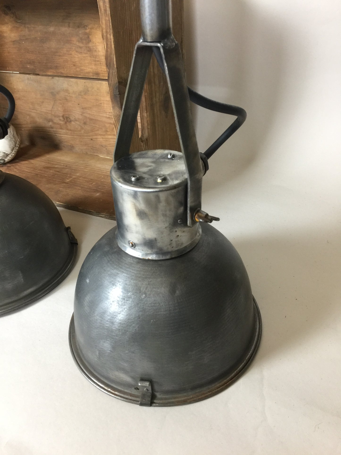 Skøn lampe med lækker patina (prisen er pr. stk.)