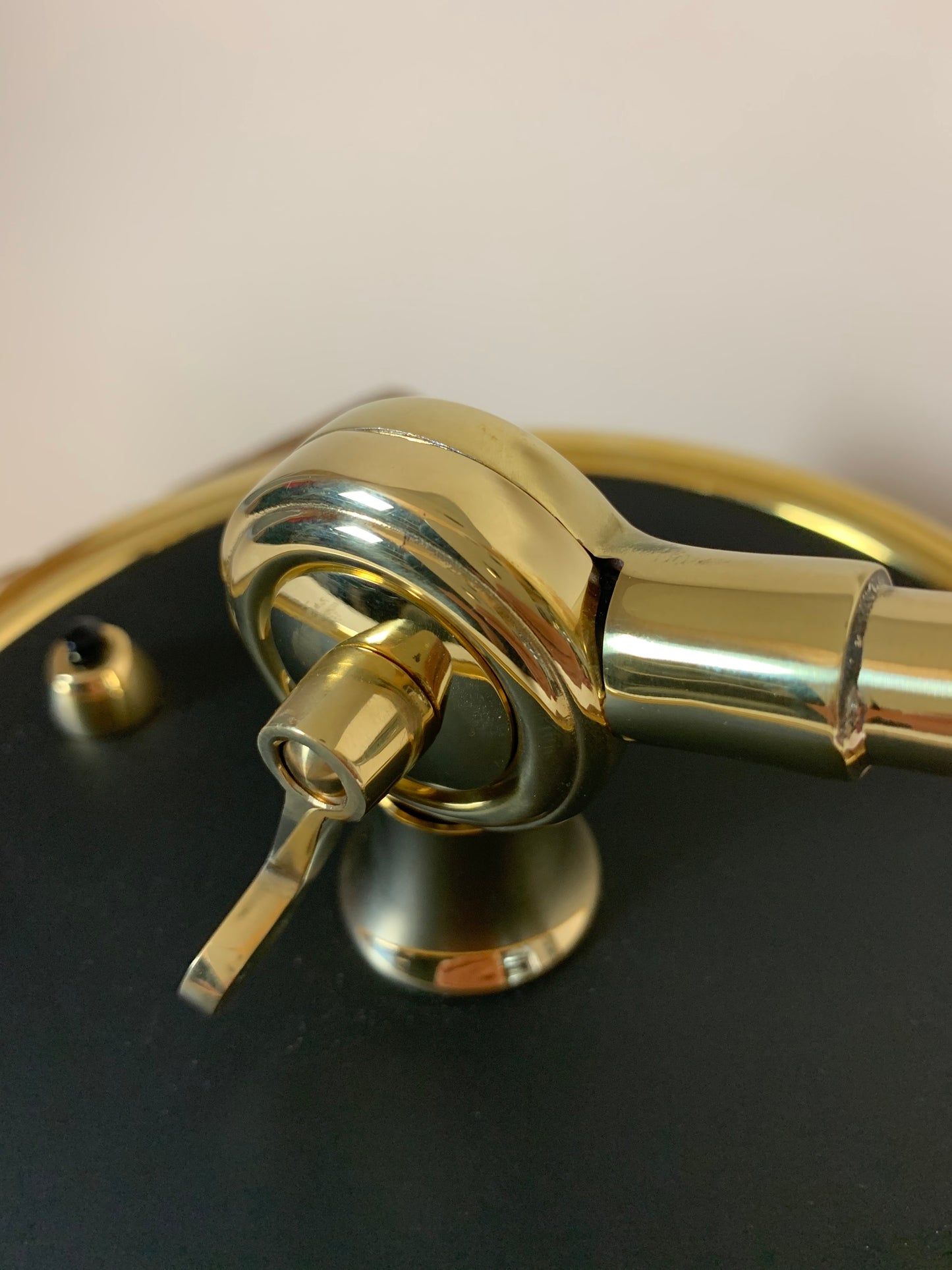 Kaiser Idell bordlampe - Mat sort med messing