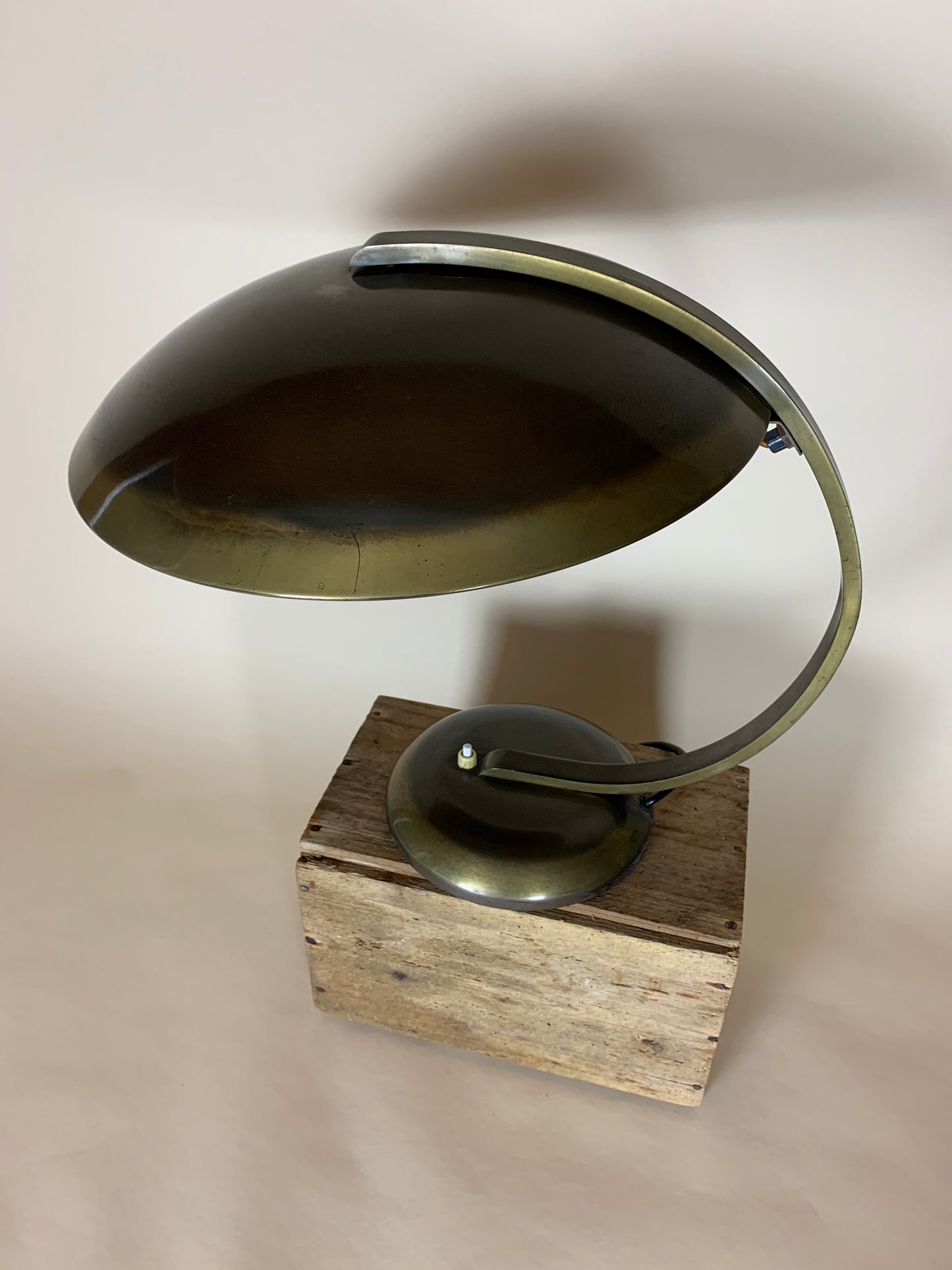 Gleibo lampe af Egon Hillebrand i mørkpoleret messing