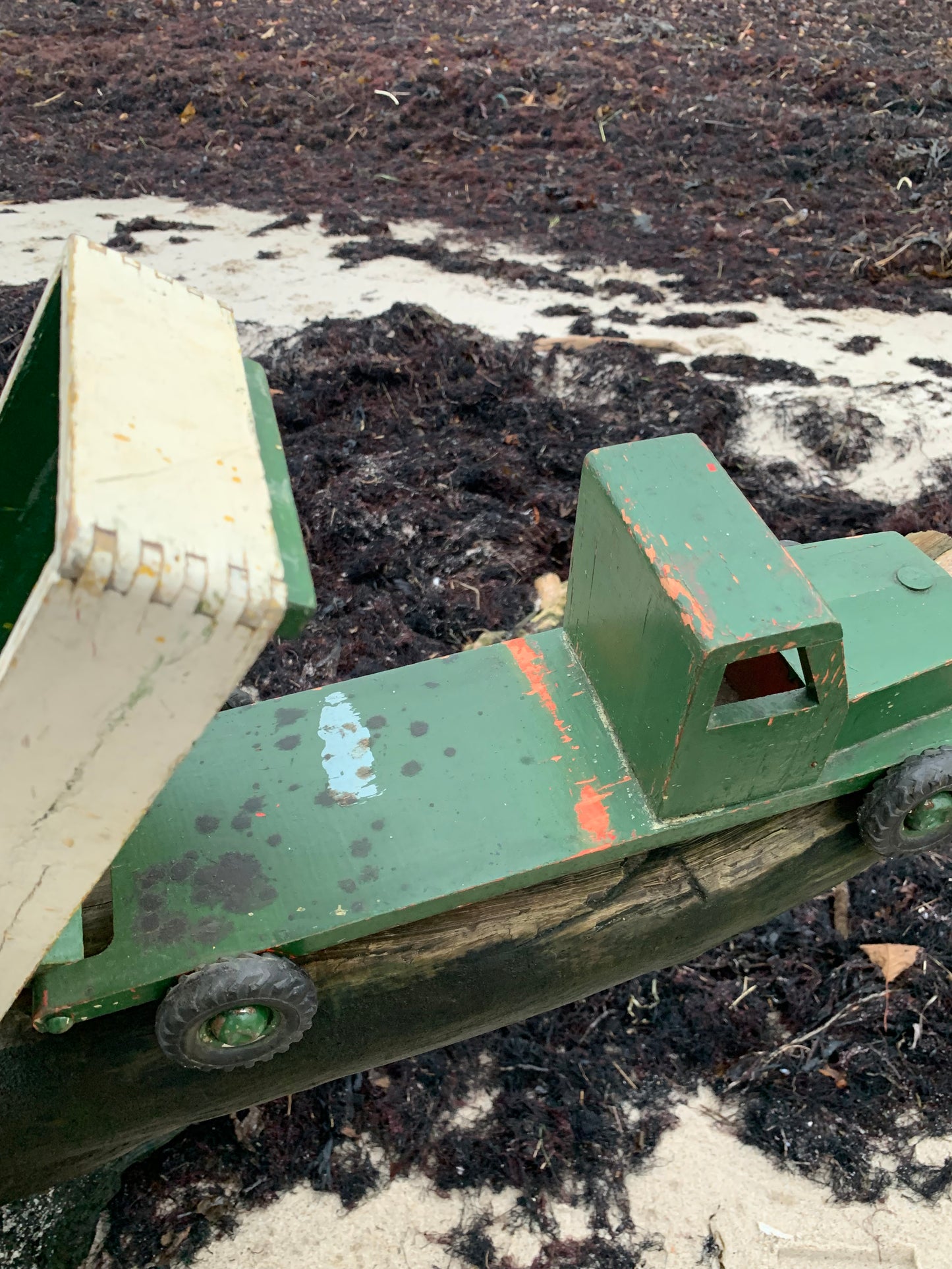 Fin og dekorativ gammel lastbil