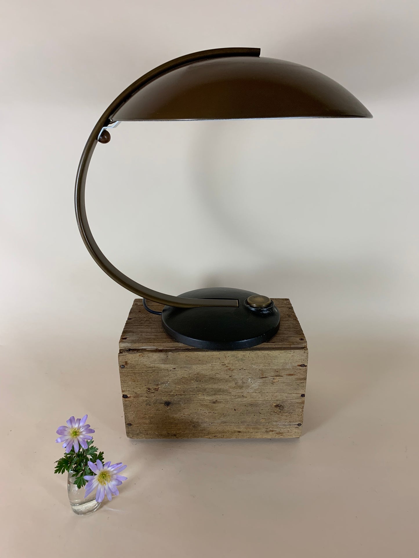 Egon Hillebrand messinglampe med sort fod
