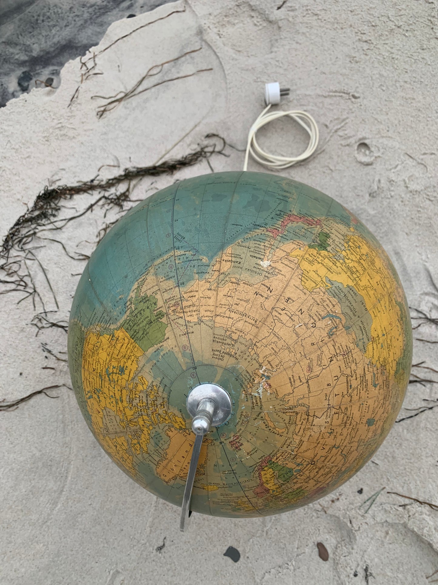 Globus i glas med lys