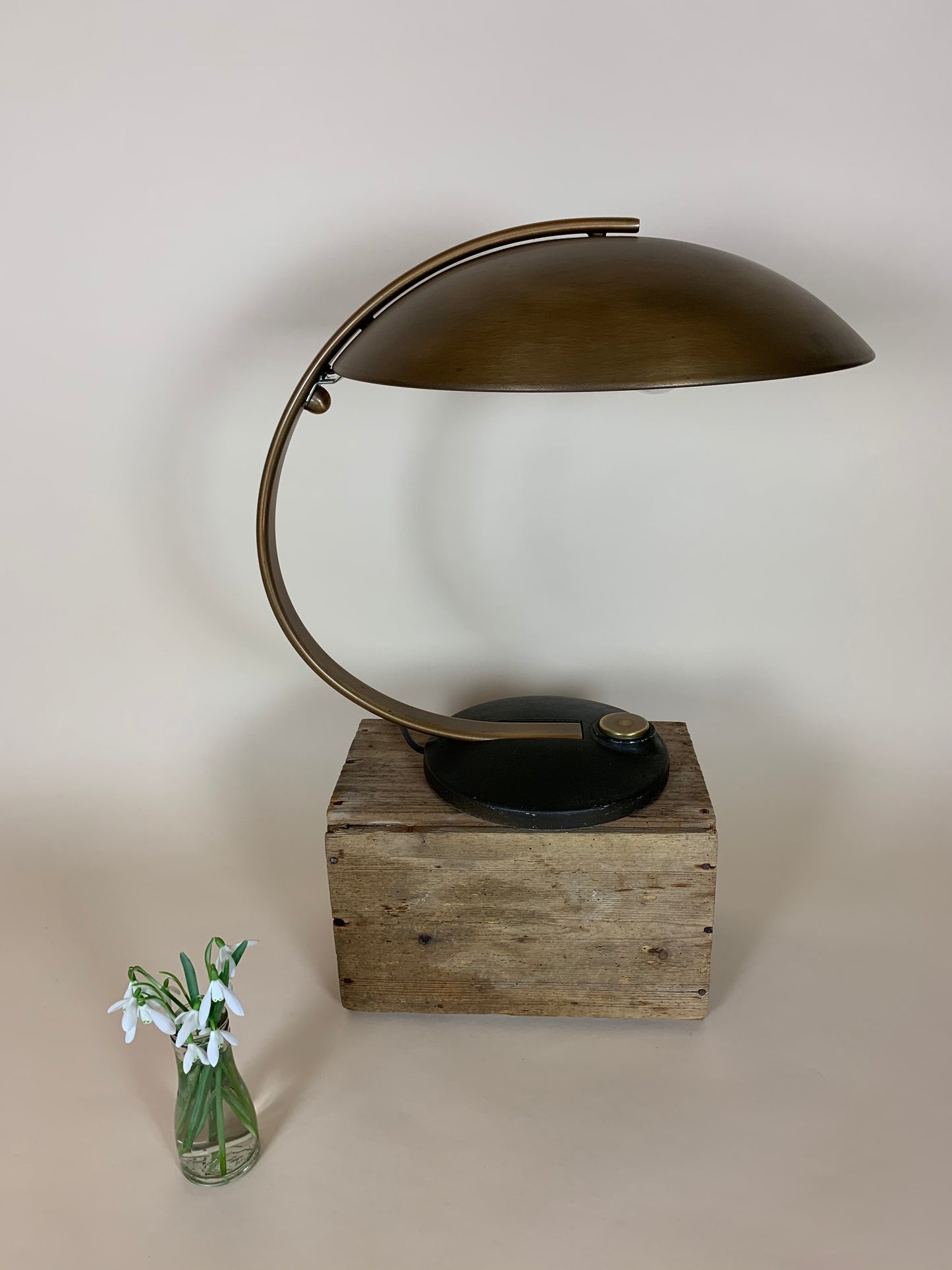 Egon Hillebrand messinglampe med sort fod