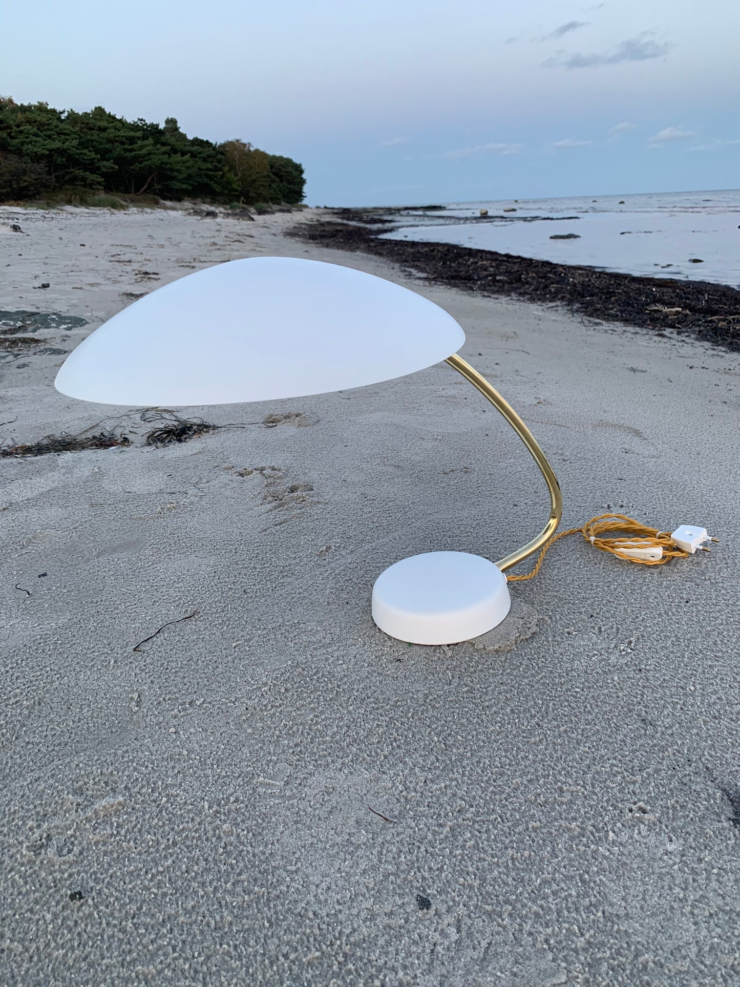 Cosack lampe - Hvid med messing