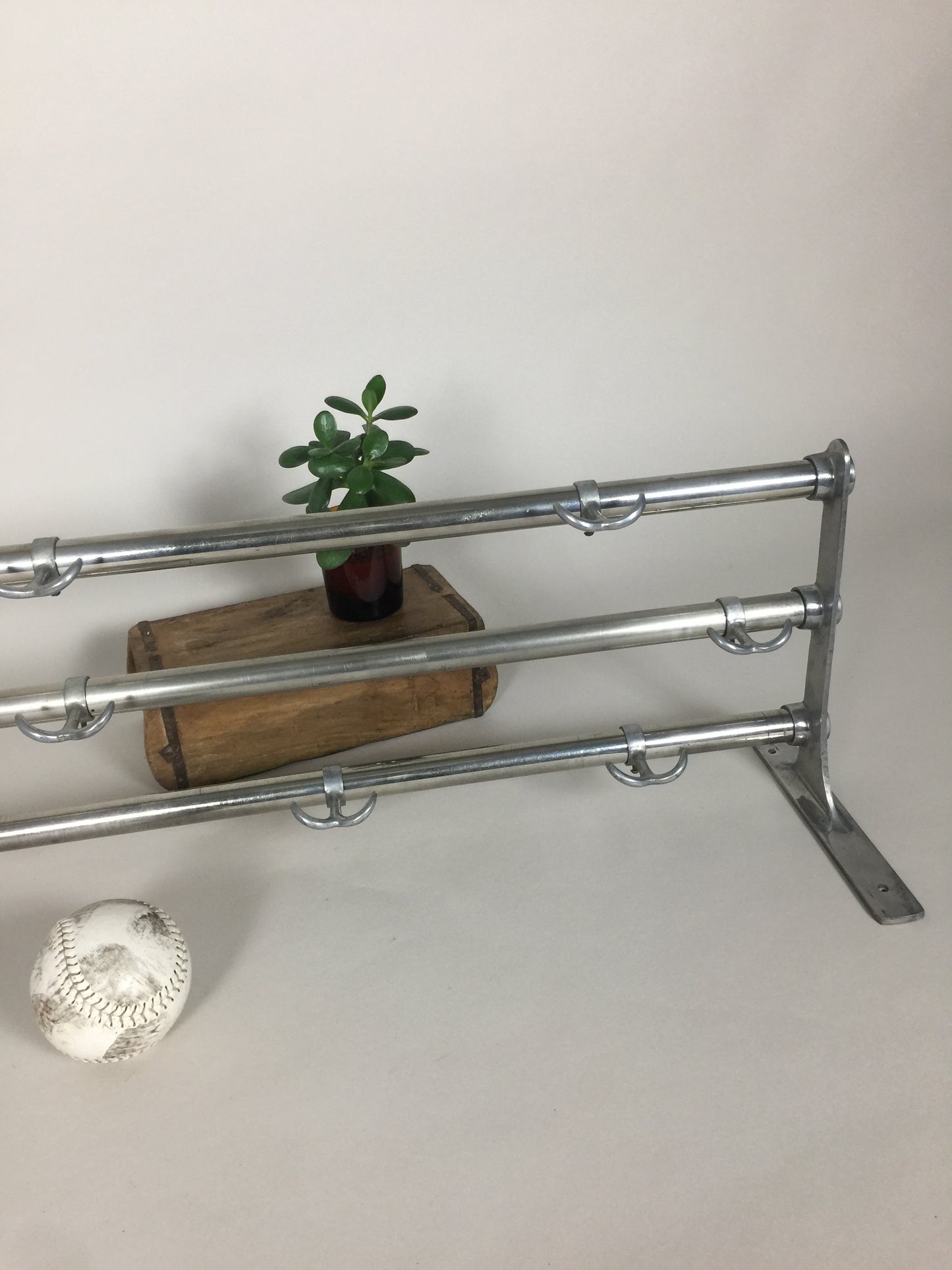 Rå og lækker hattehylde fra politistation