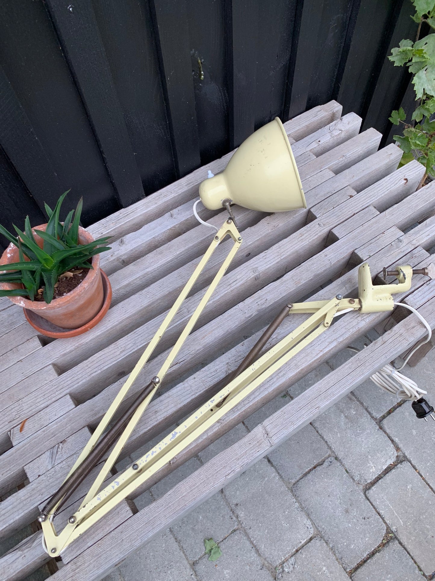 Smuk gammel Luxo lampe med sjove detaljer