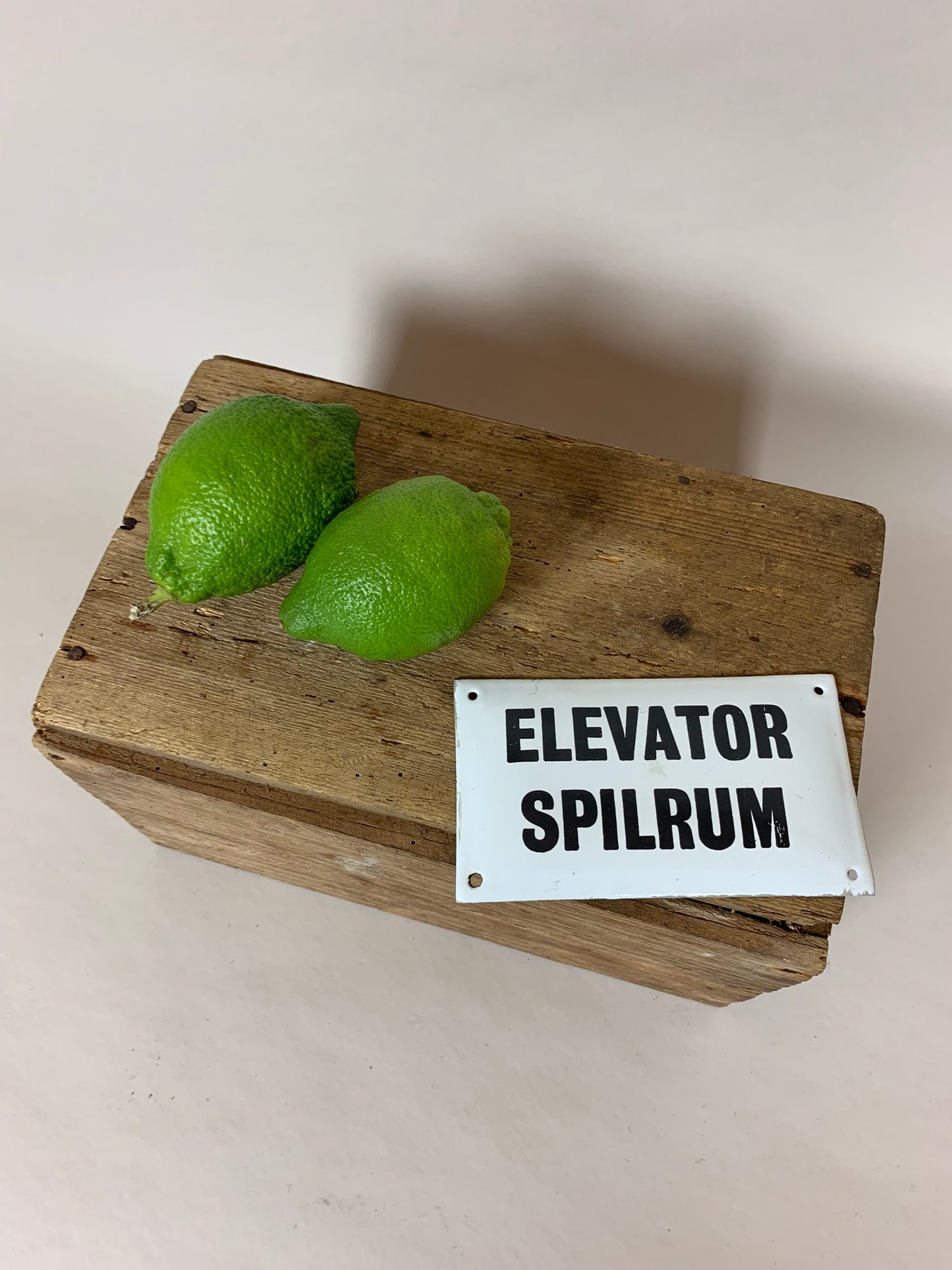 Sjovt elevator emaljeskilt
