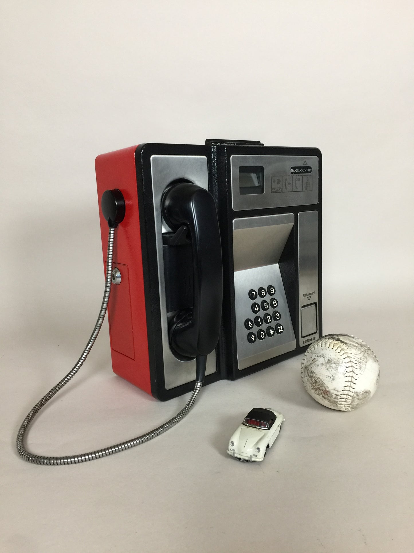 Gammel KTAS telefon med kuppel