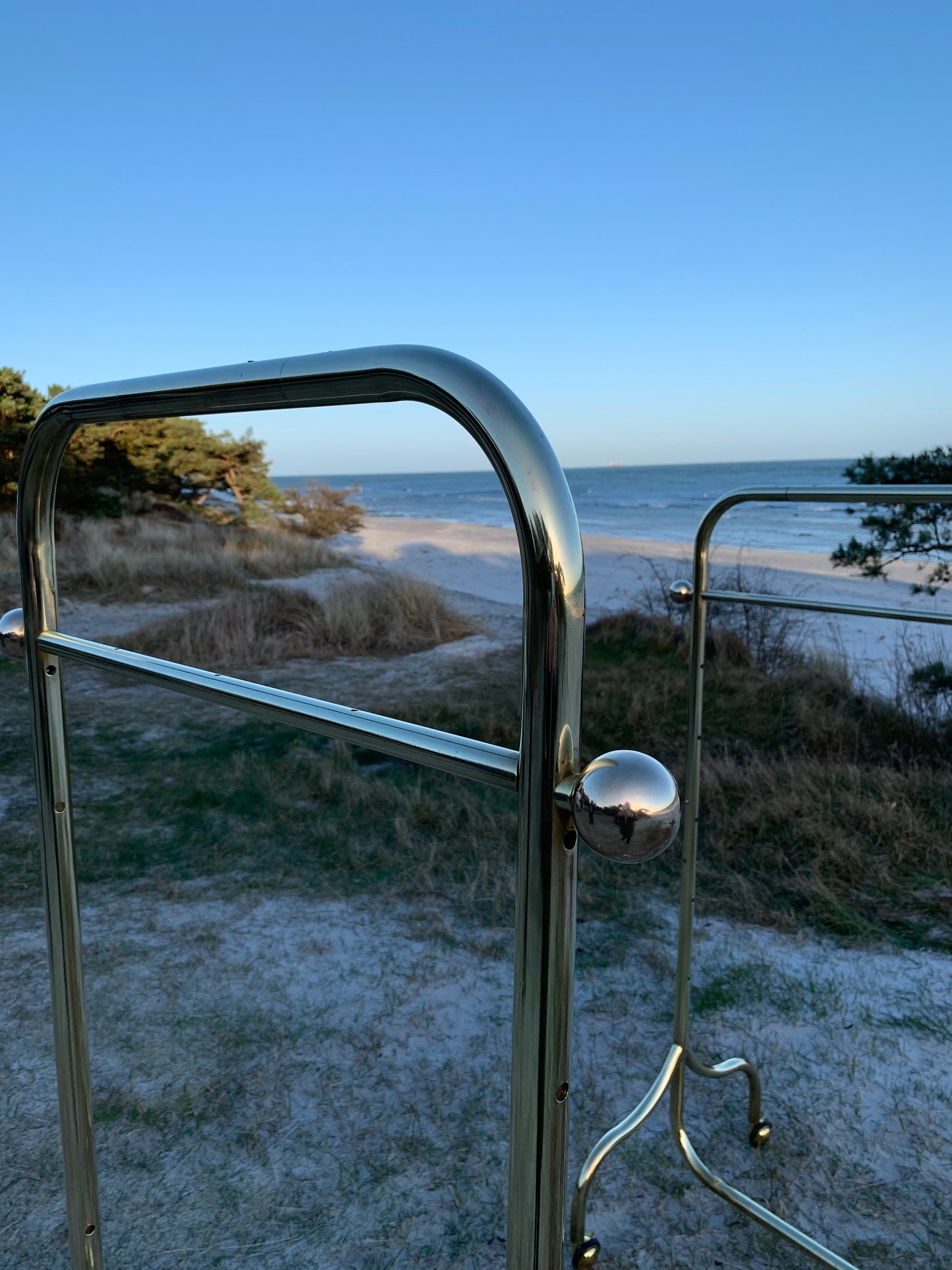 Stort messing garderobestativ med hjul (Prisen er for det store stativ på billederne)