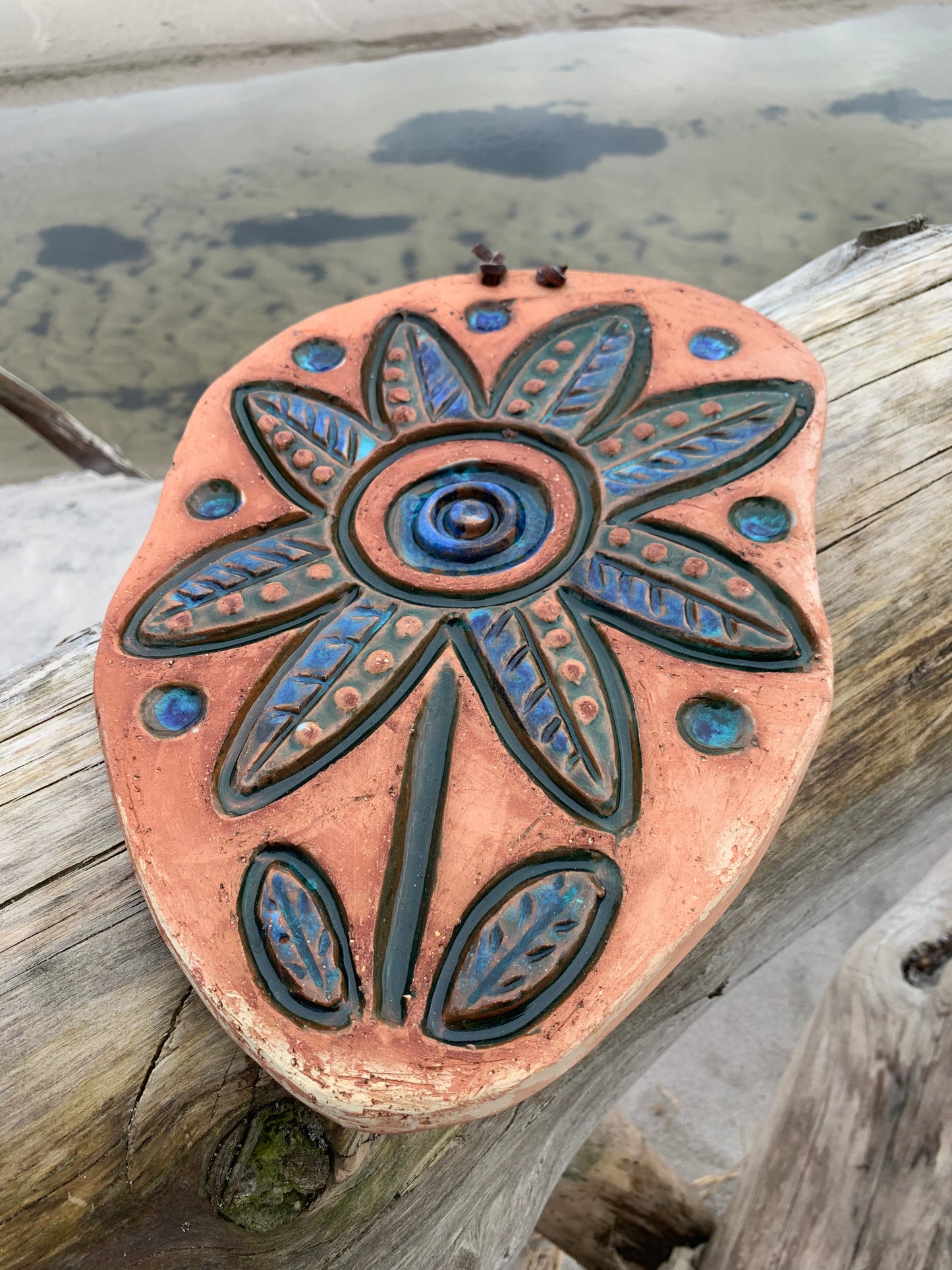 Relief med blomst
