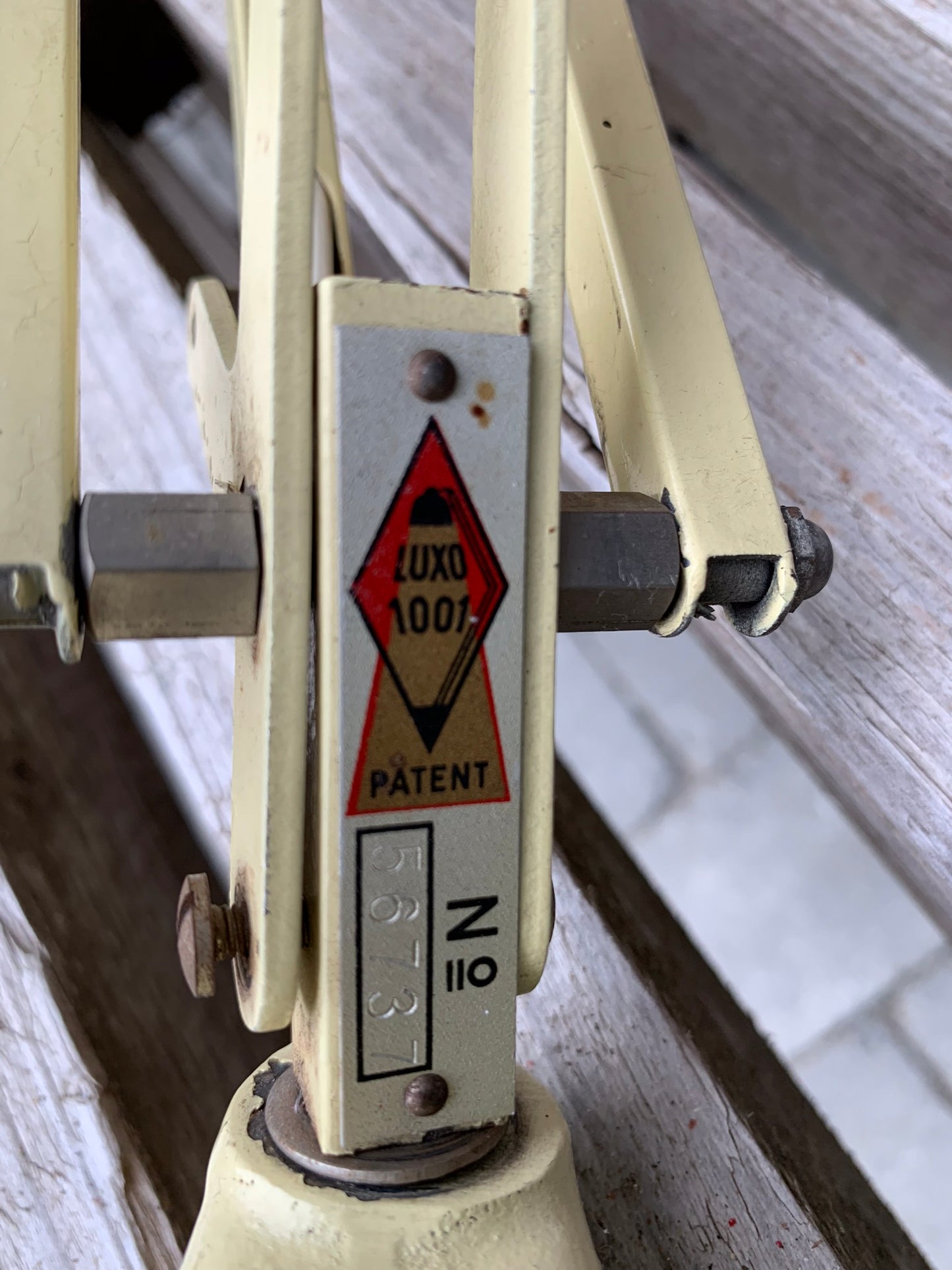 Smuk gammel Luxo lampe med sjove detaljer