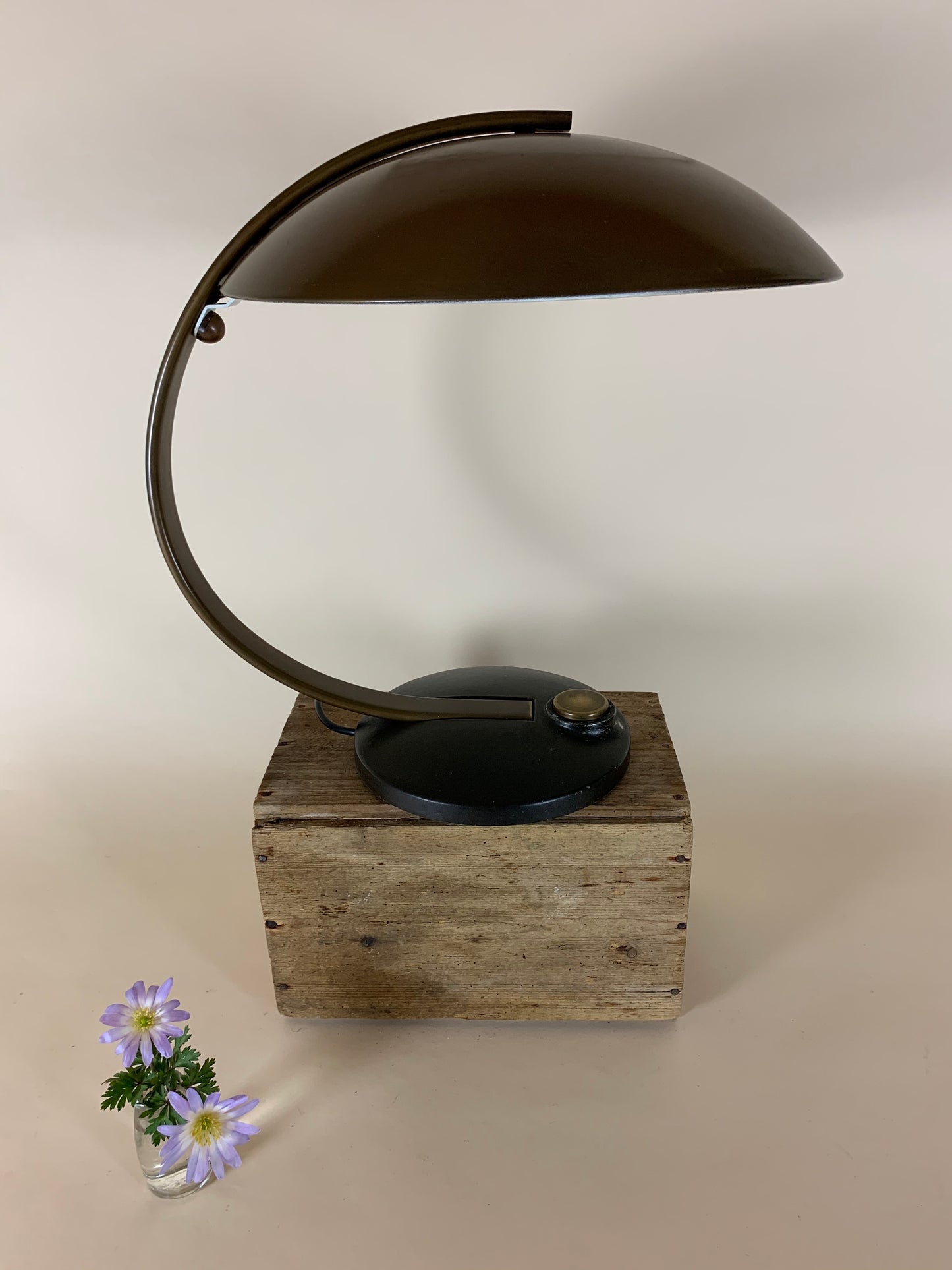 Egon Hillebrand messinglampe med sort fod