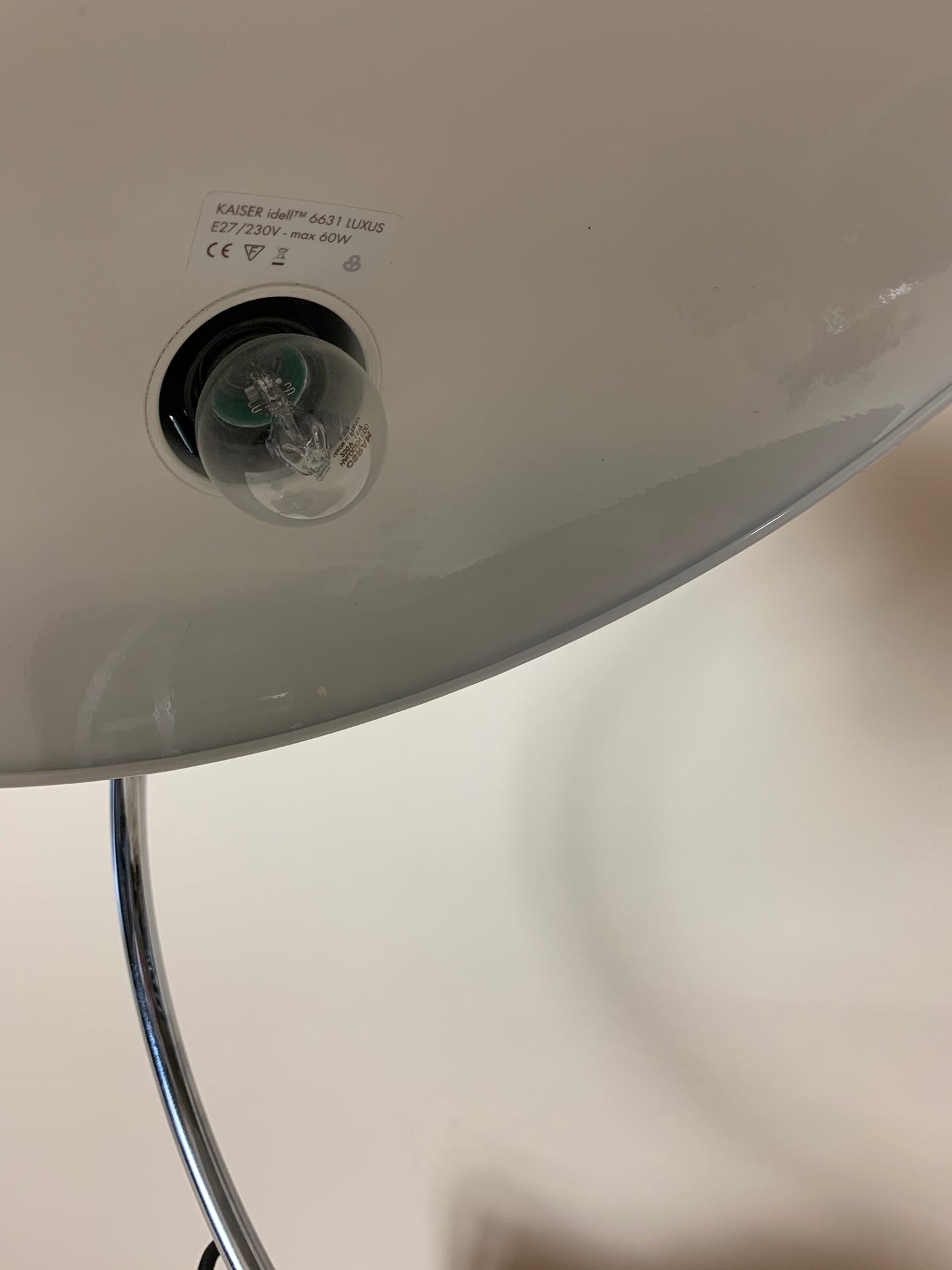 Kaiser Idell 6631 bordlampe i mørk grøn