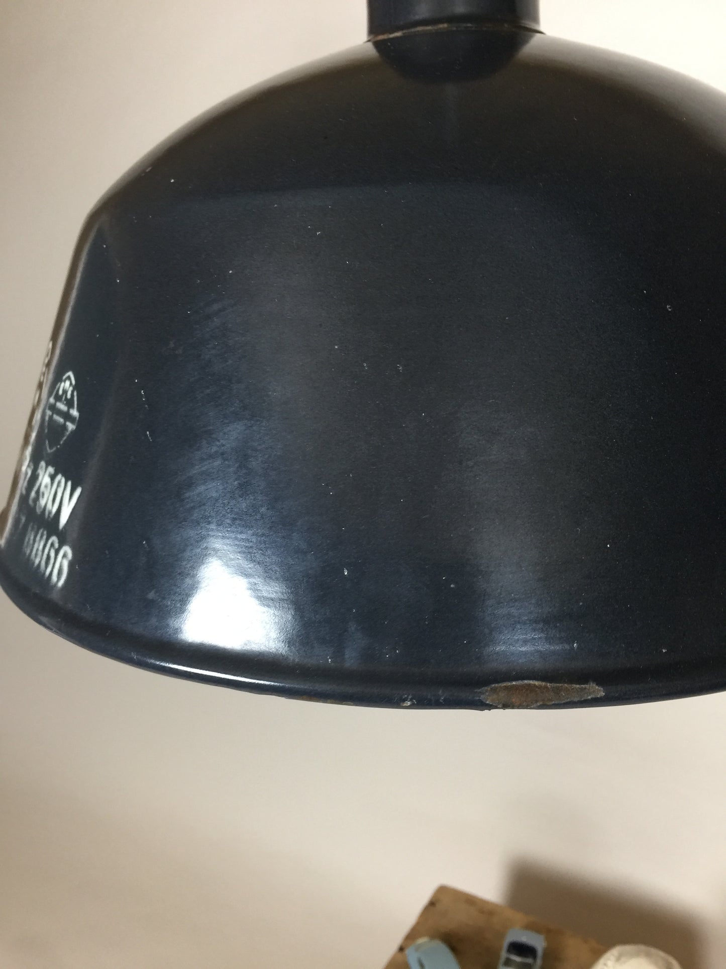 Smuk, rå og industriel lampe