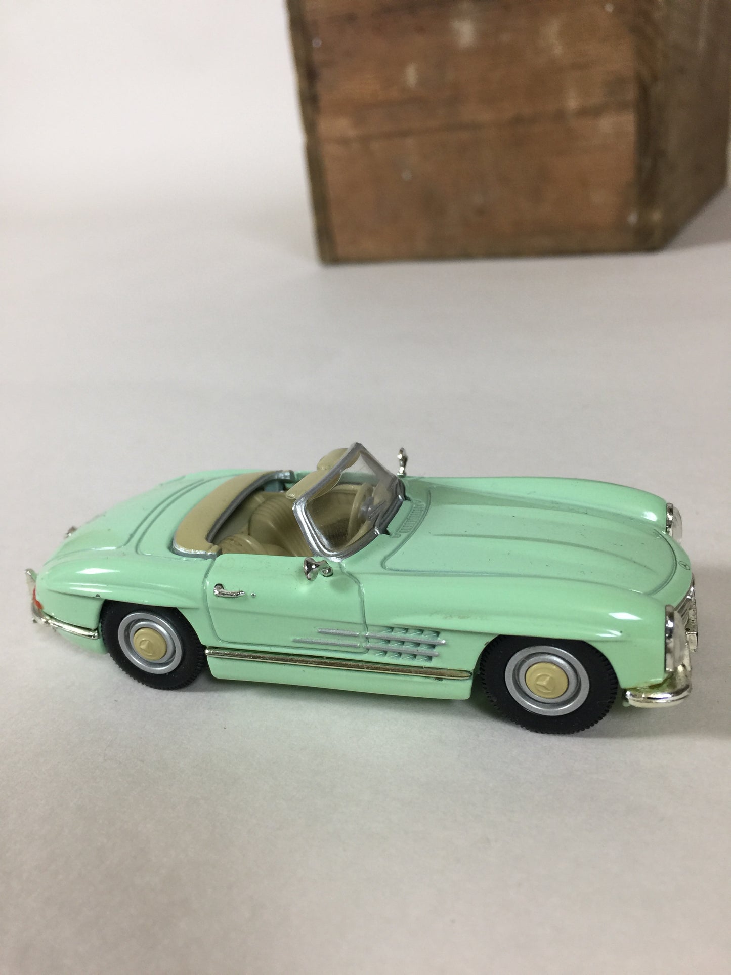 Fin Mercedes 300 Corgi modelbil