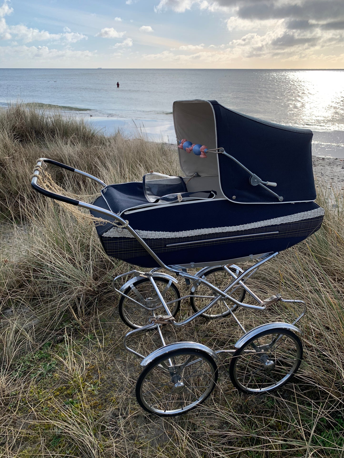 Dukkevogn med indkøbsnet