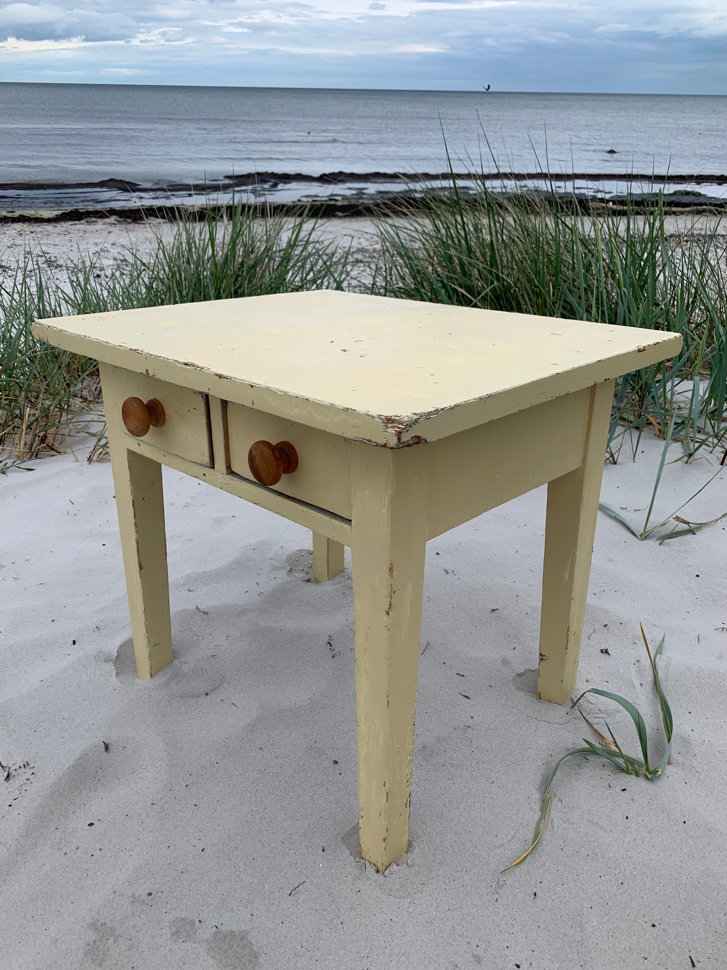 Børnebord med skuffer
