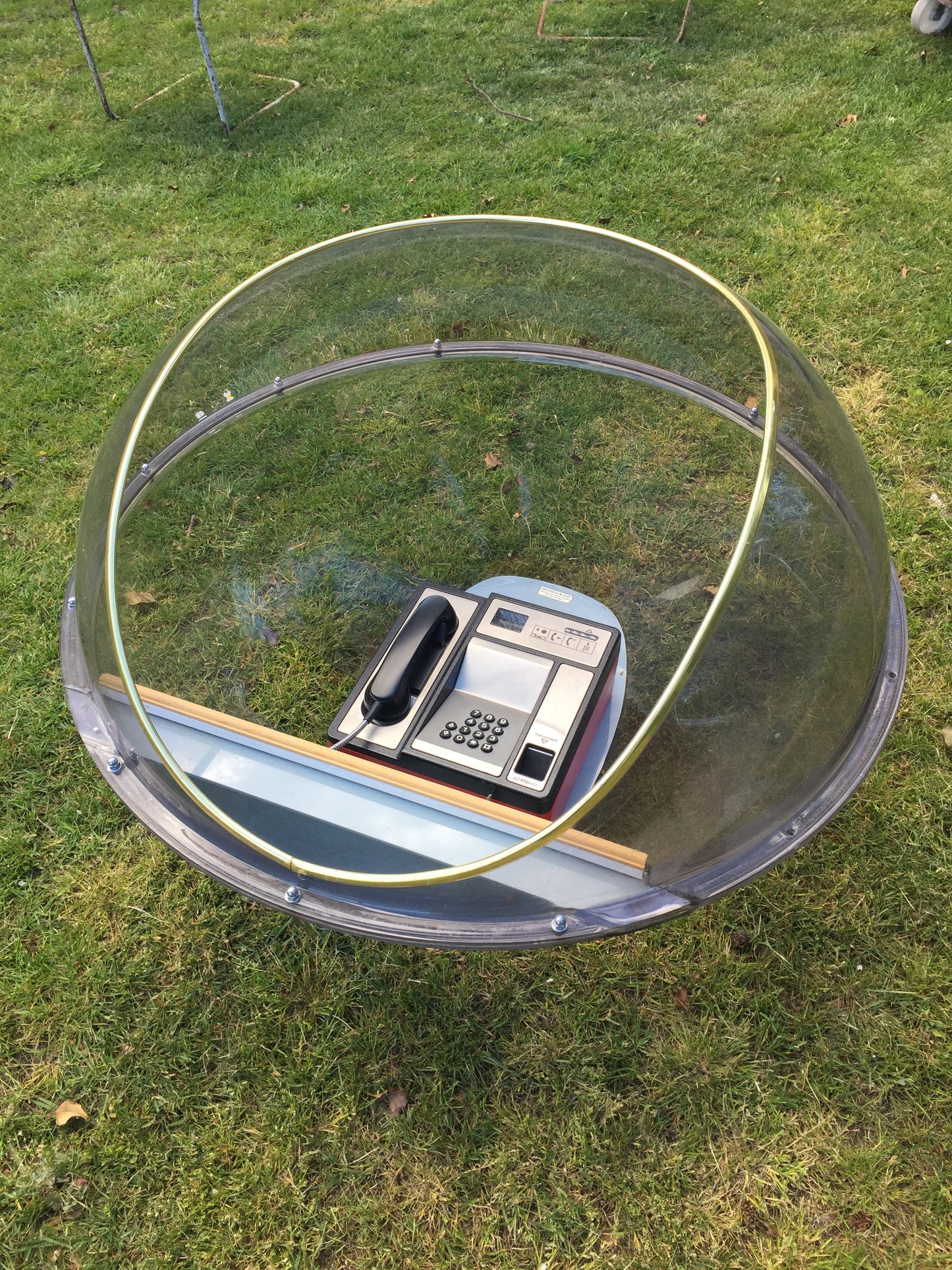 Gammel KTAS telefon med kuppel