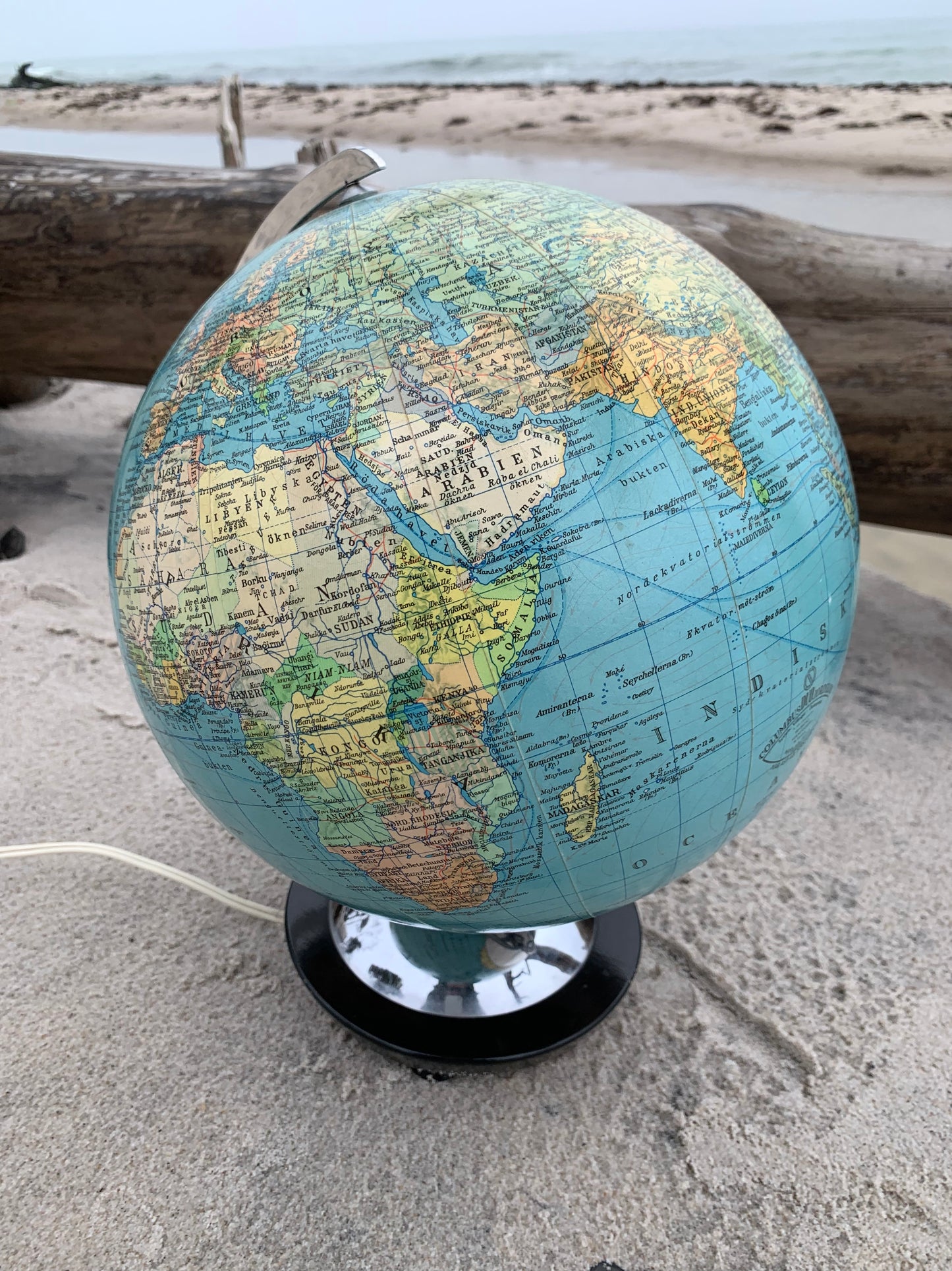 Globus i glas med lys