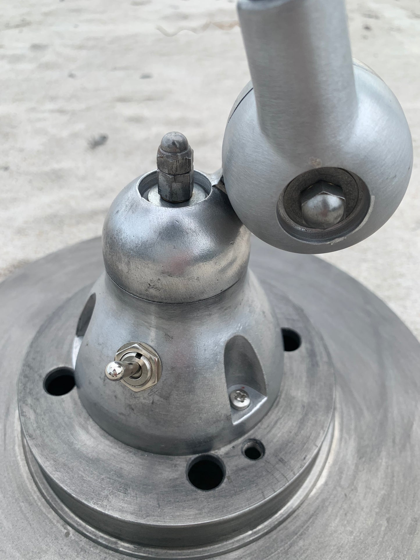 Jieldé bordlampe med buet arm