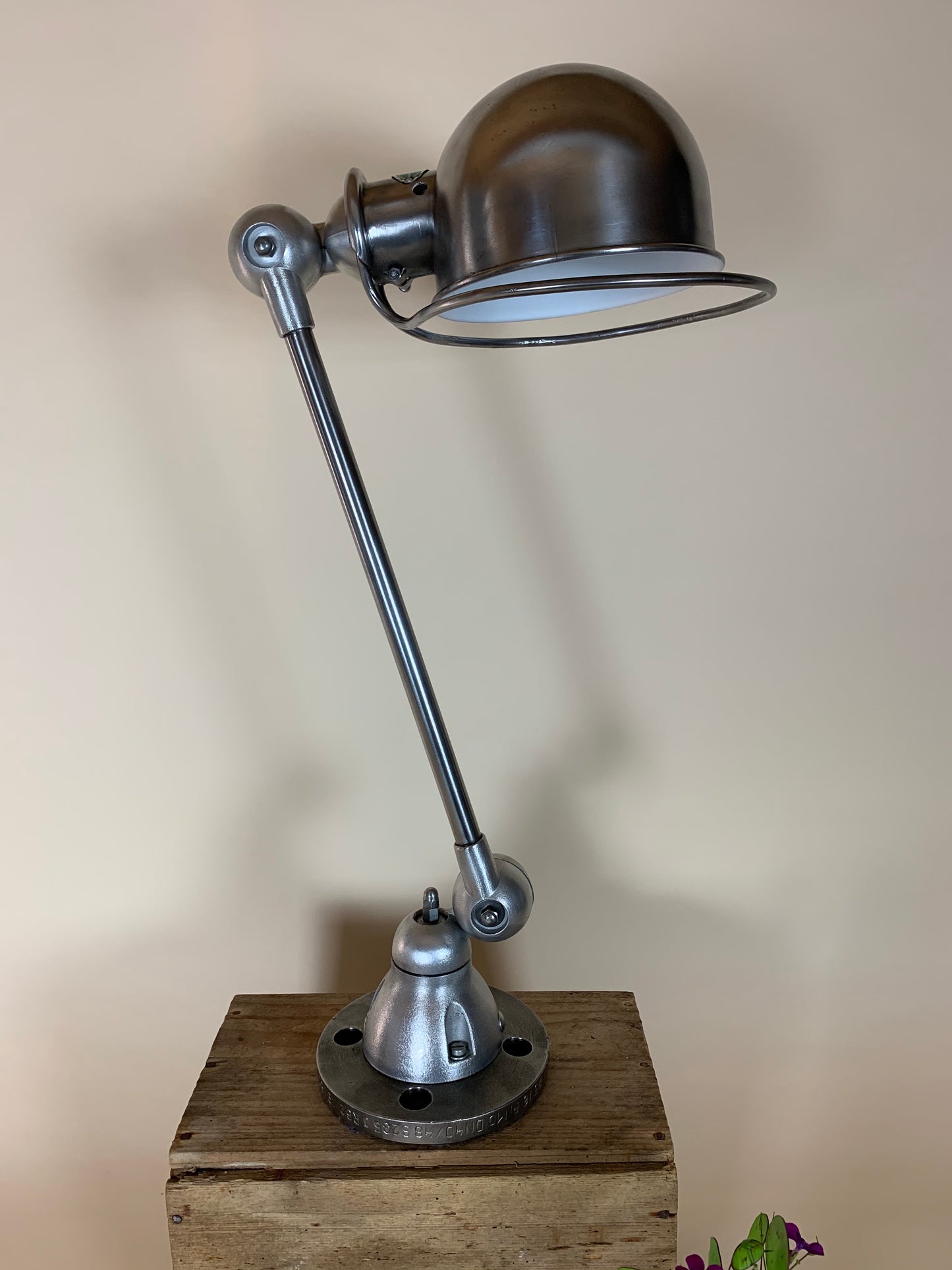 Jieldé lampe med en arm og flot fod
