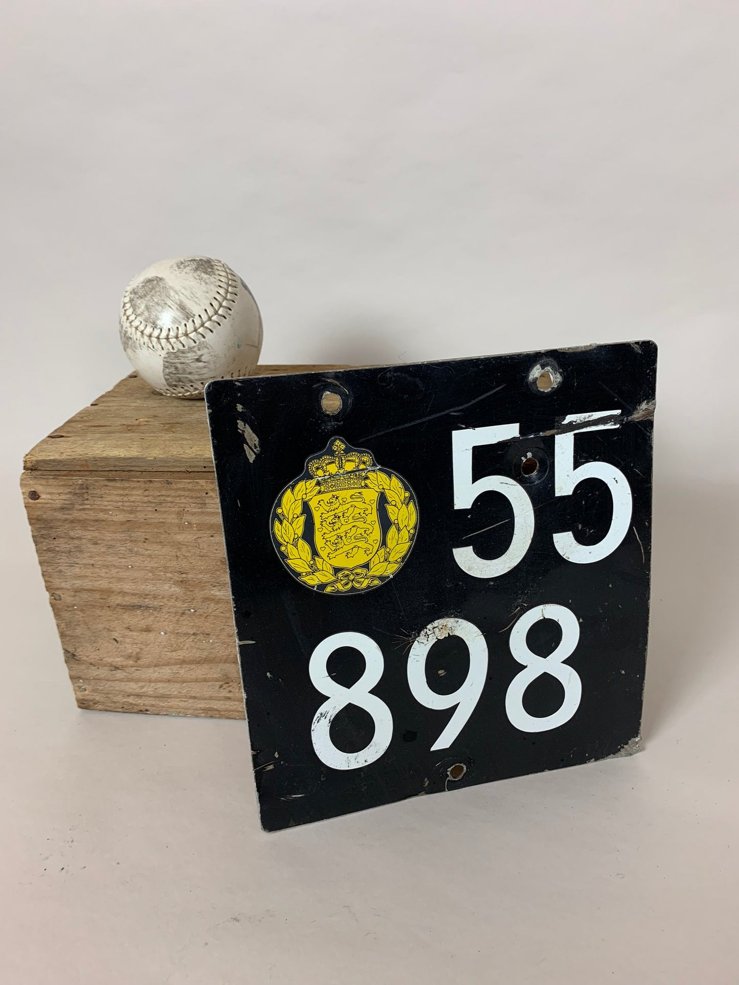 Gammel militær nummerplade
