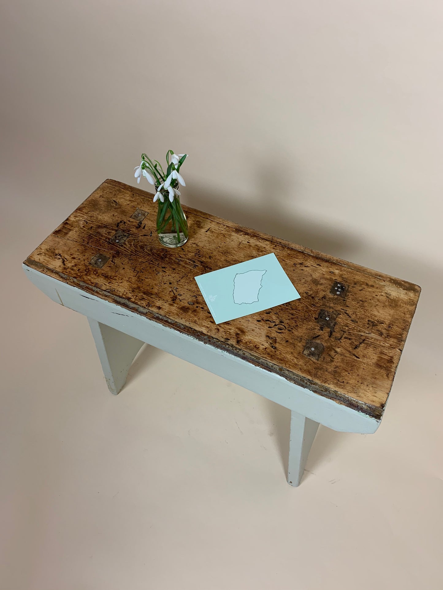 Lille bænk med masser af patina