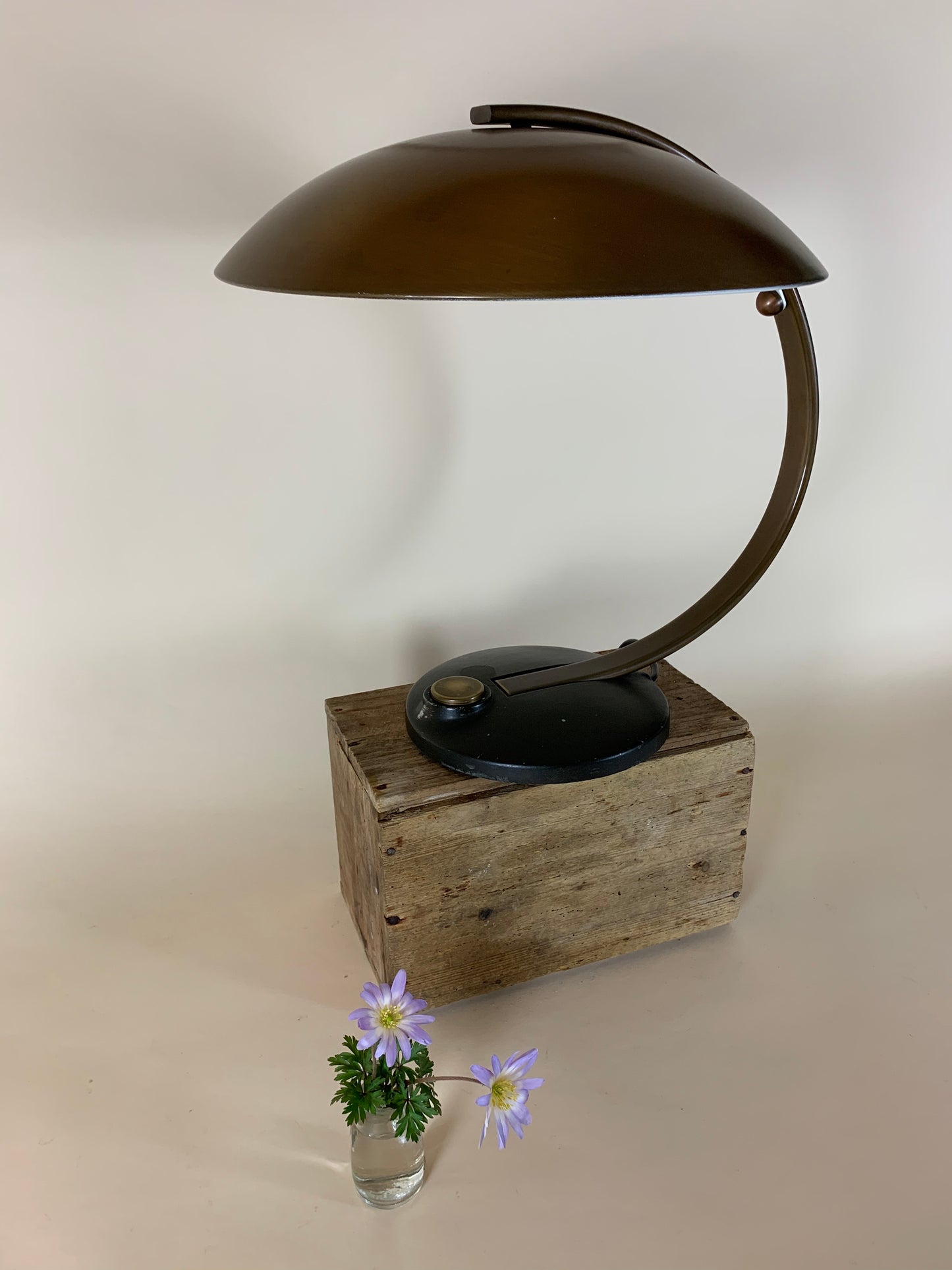 Egon Hillebrand messinglampe med sort fod
