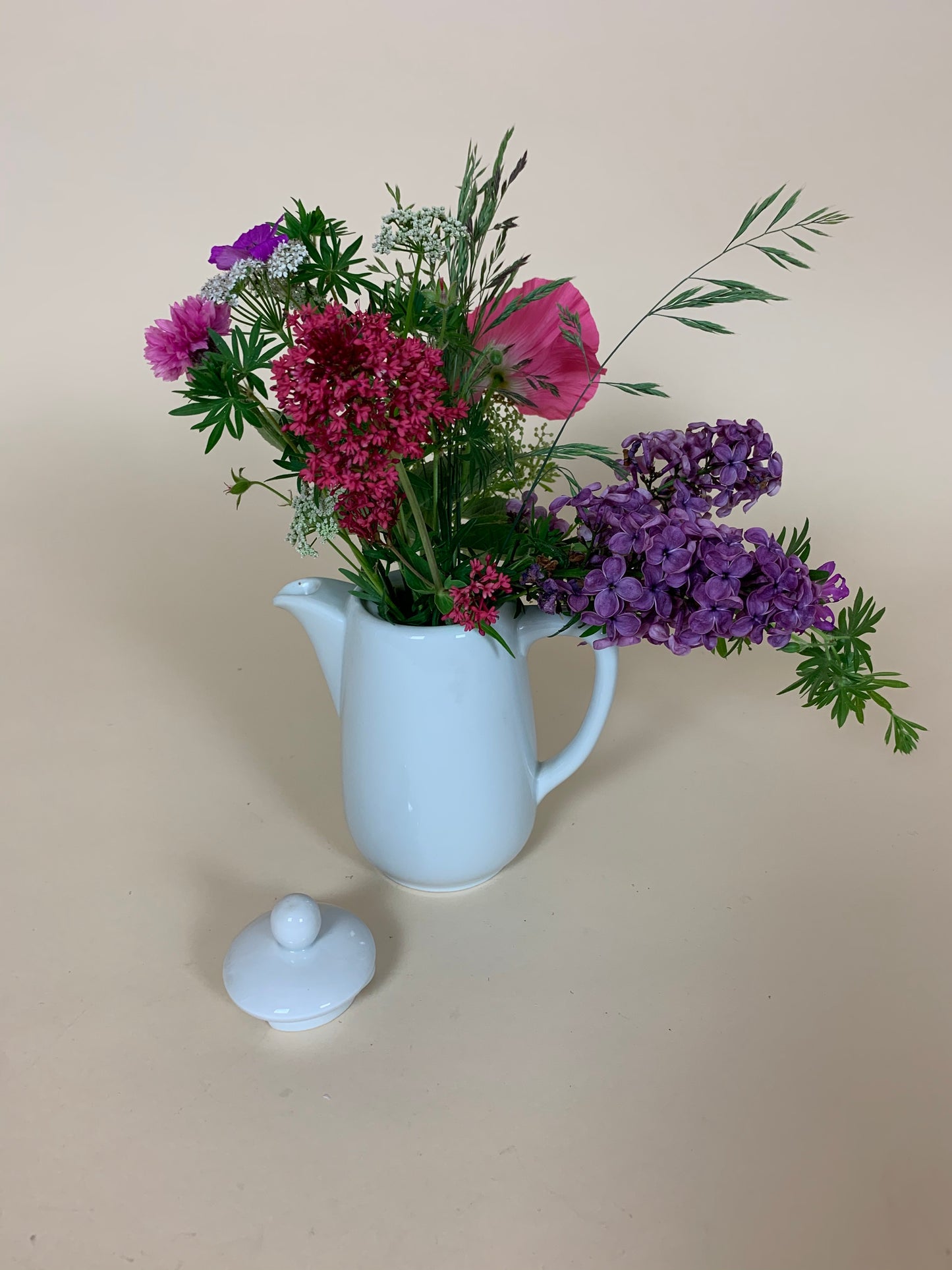 Lille porcelænskande med låg